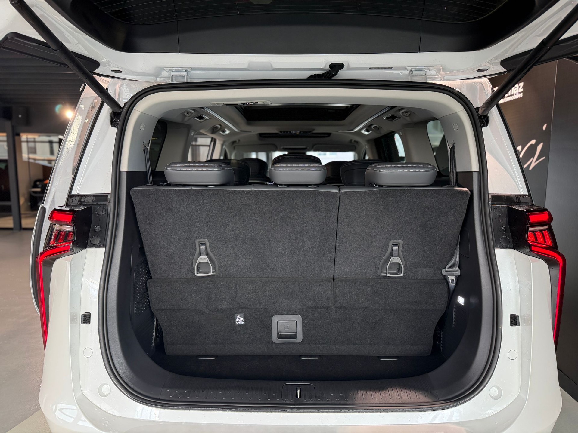 MAXUS Mifa 9 Luxury 90kWh 8 Pl.-image-27