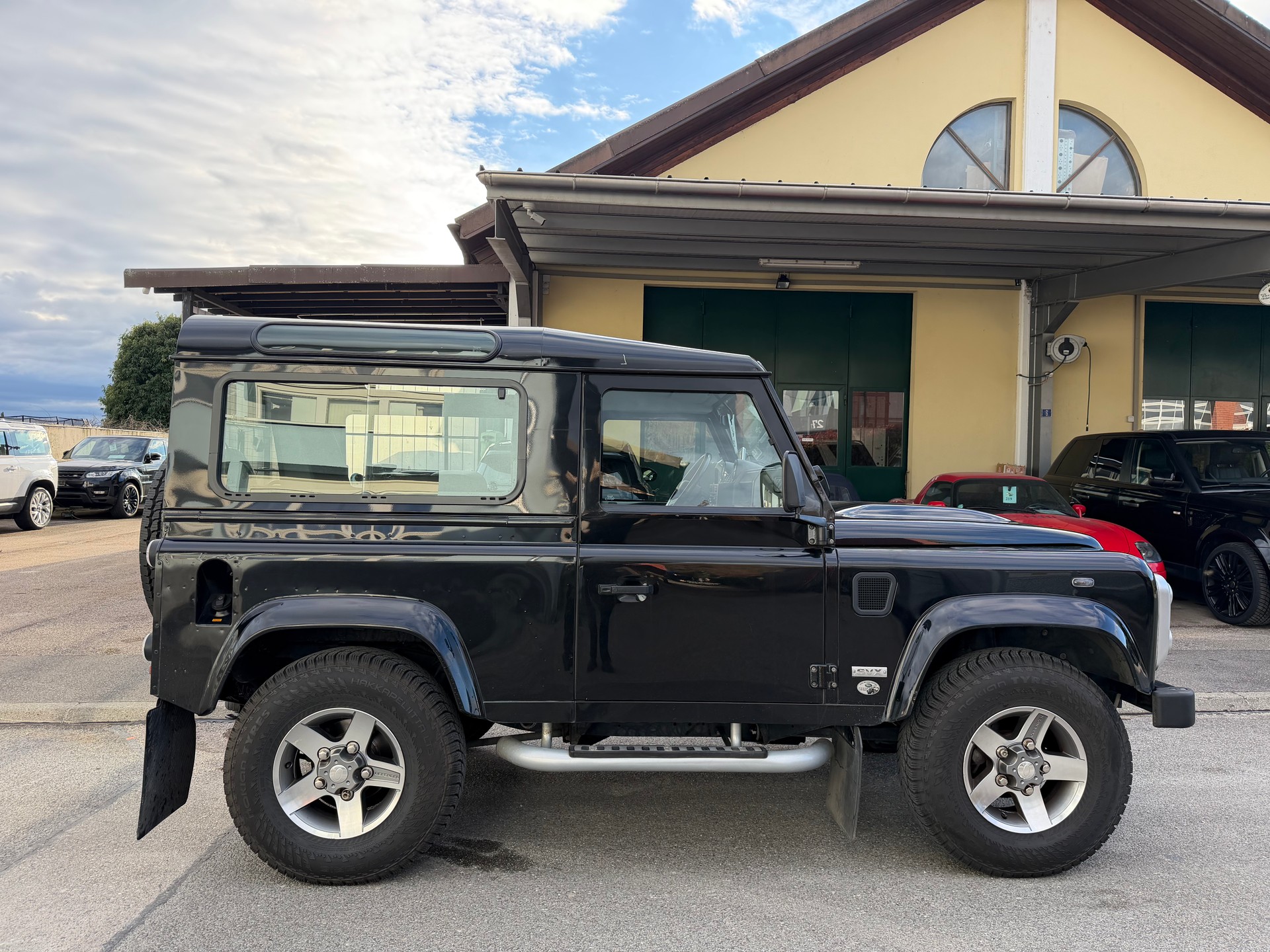 LAND ROVER Defender 90 SW 2.4Tdc SVX-image-1