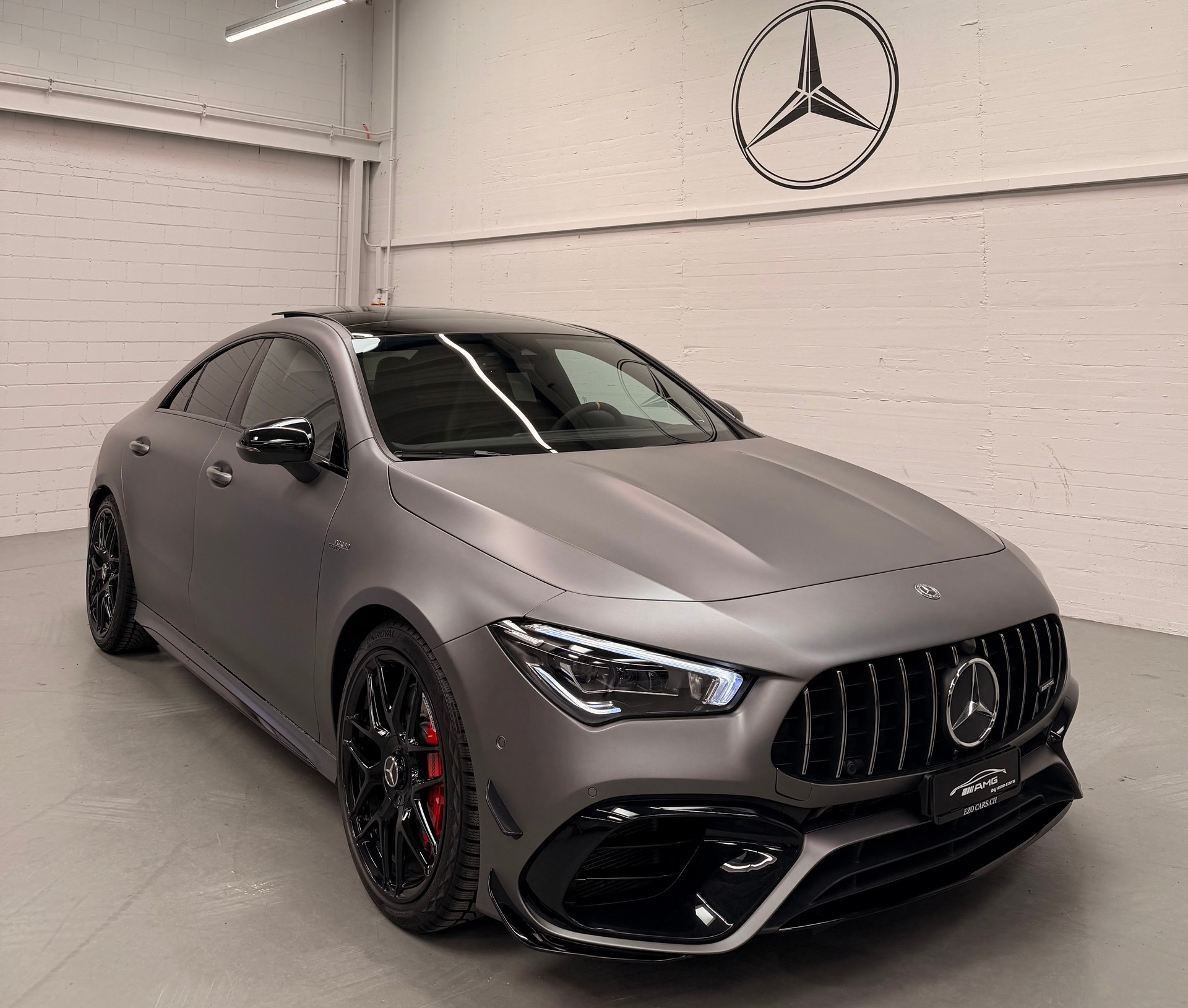 MERCEDES-BENZ CLA 45 S AMG 4Matic+ 8G-DCT Mattgray Black Performance Aktionsleasing ab 499.- mit 2 Jahre Garantie op-showroom-element-1