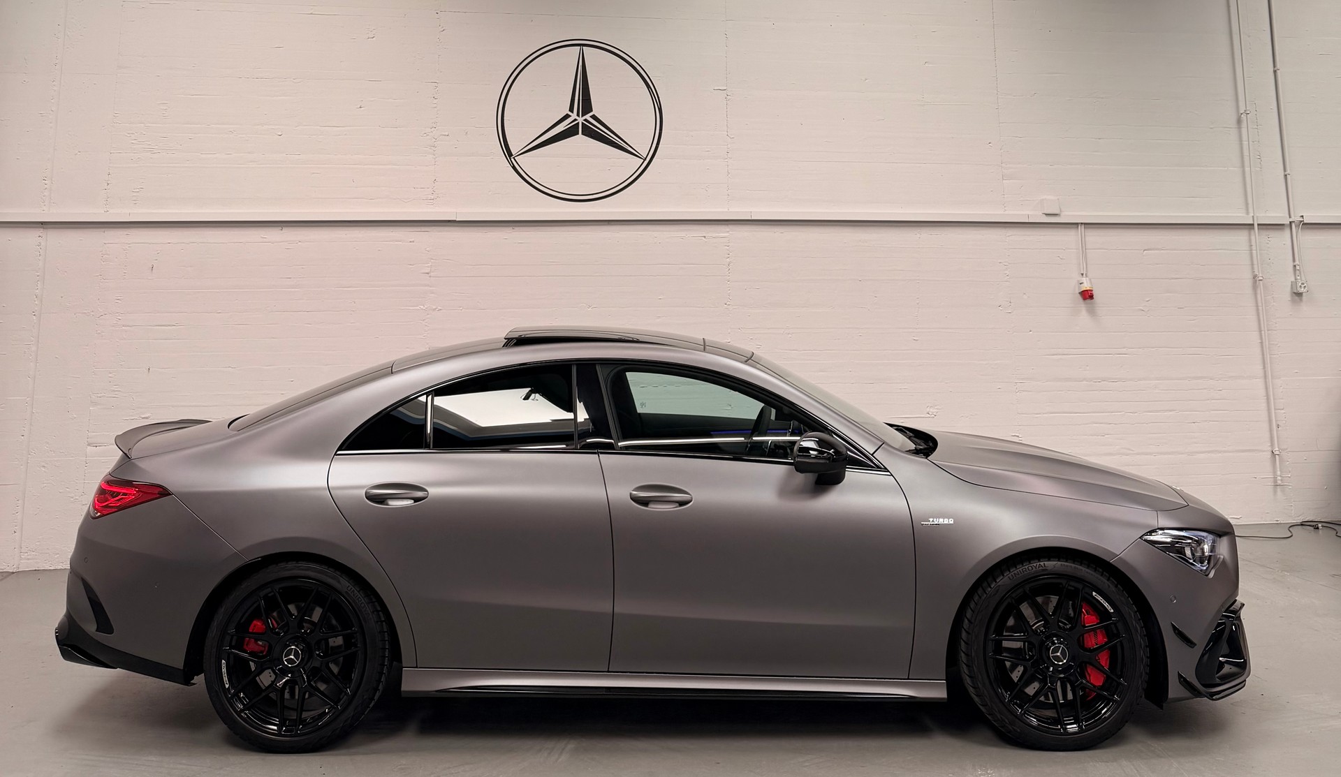 MERCEDES-BENZ CLA 45 S AMG 4Matic+ 8G-DCT Mattgray Black Performance Aktionsleasing ab 499.- mit 2 Jahre Garantie op-image-5