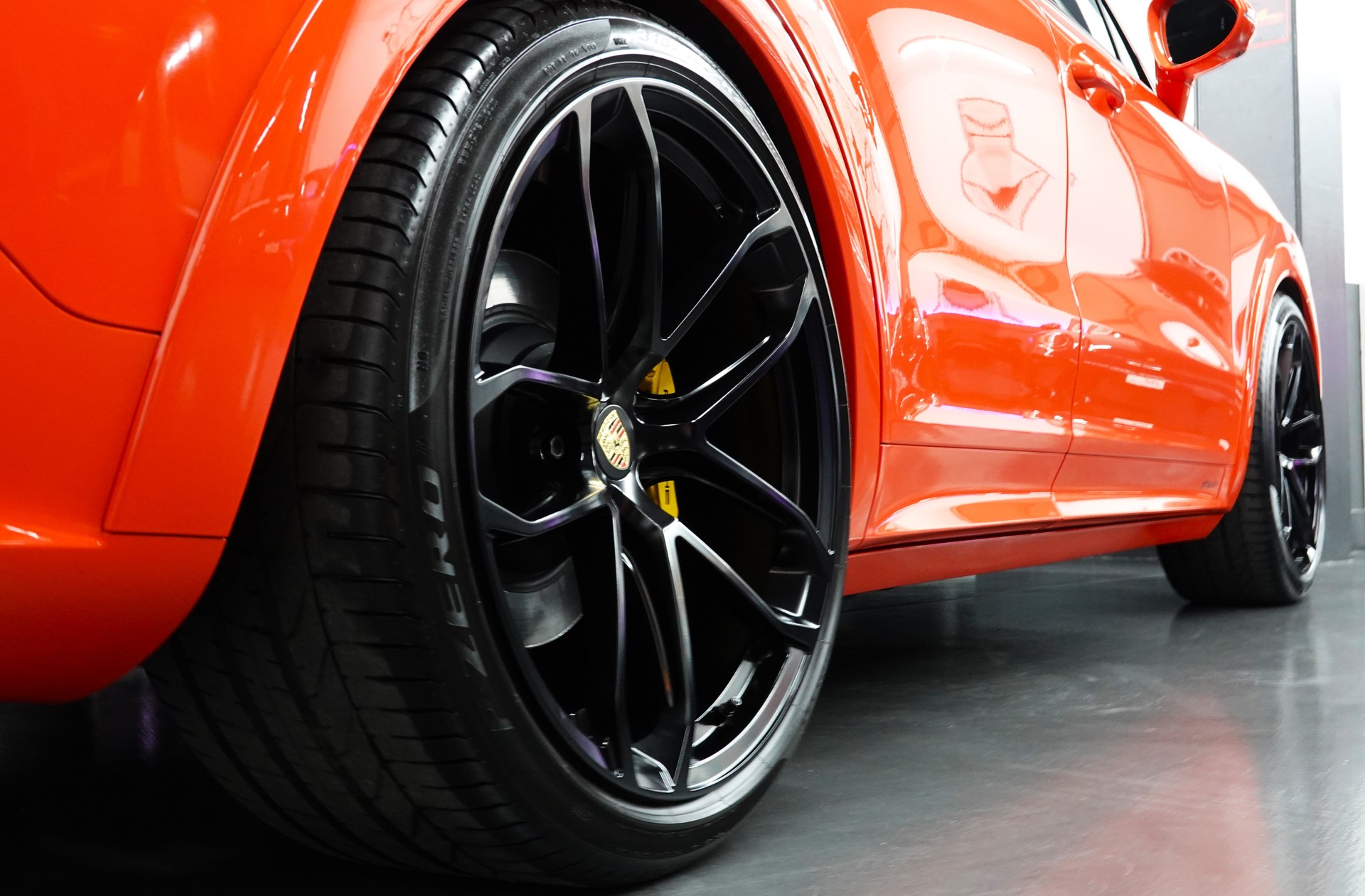 PORSCHE CAYENNE GTS COUPE 5-PLÄTZER PTS LAVA ORANGE CH-FZ 22"ALUS. ON TOP-image-29