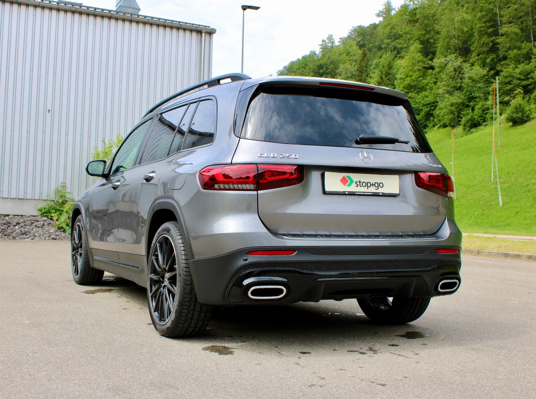 MERCEDES-BENZ GLB 250 4Matic AMG Line 8G-Tronic-image-4