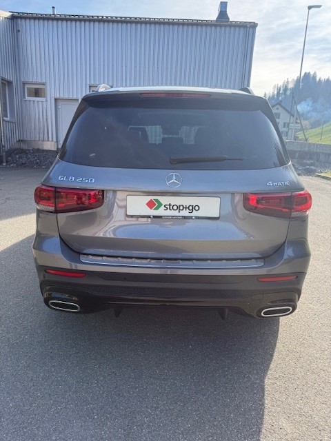 MERCEDES-BENZ GLB 250 4Matic AMG Line 8G-Tronic-image-5