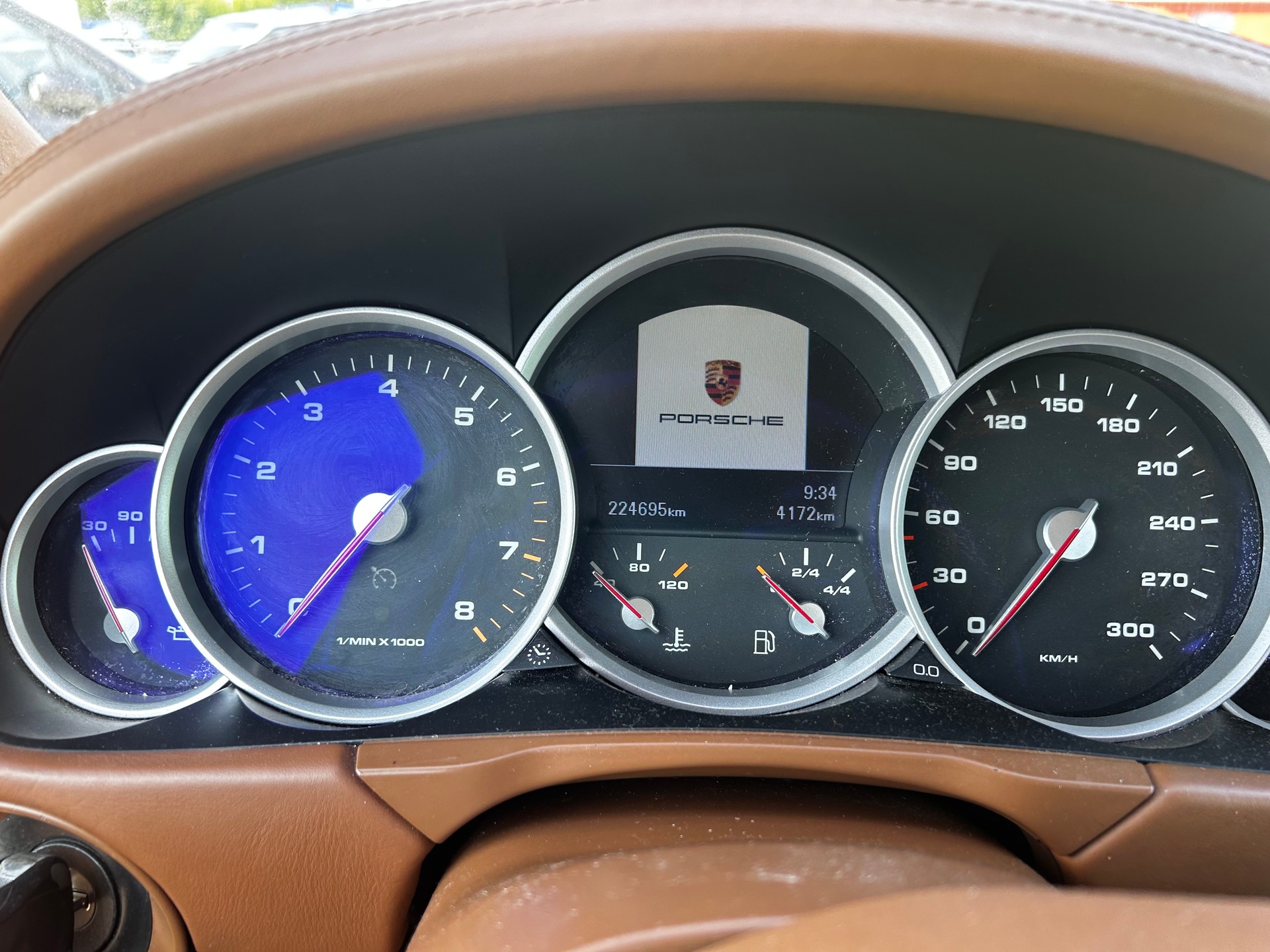 PORSCHE Cayenne Turbo-image-13