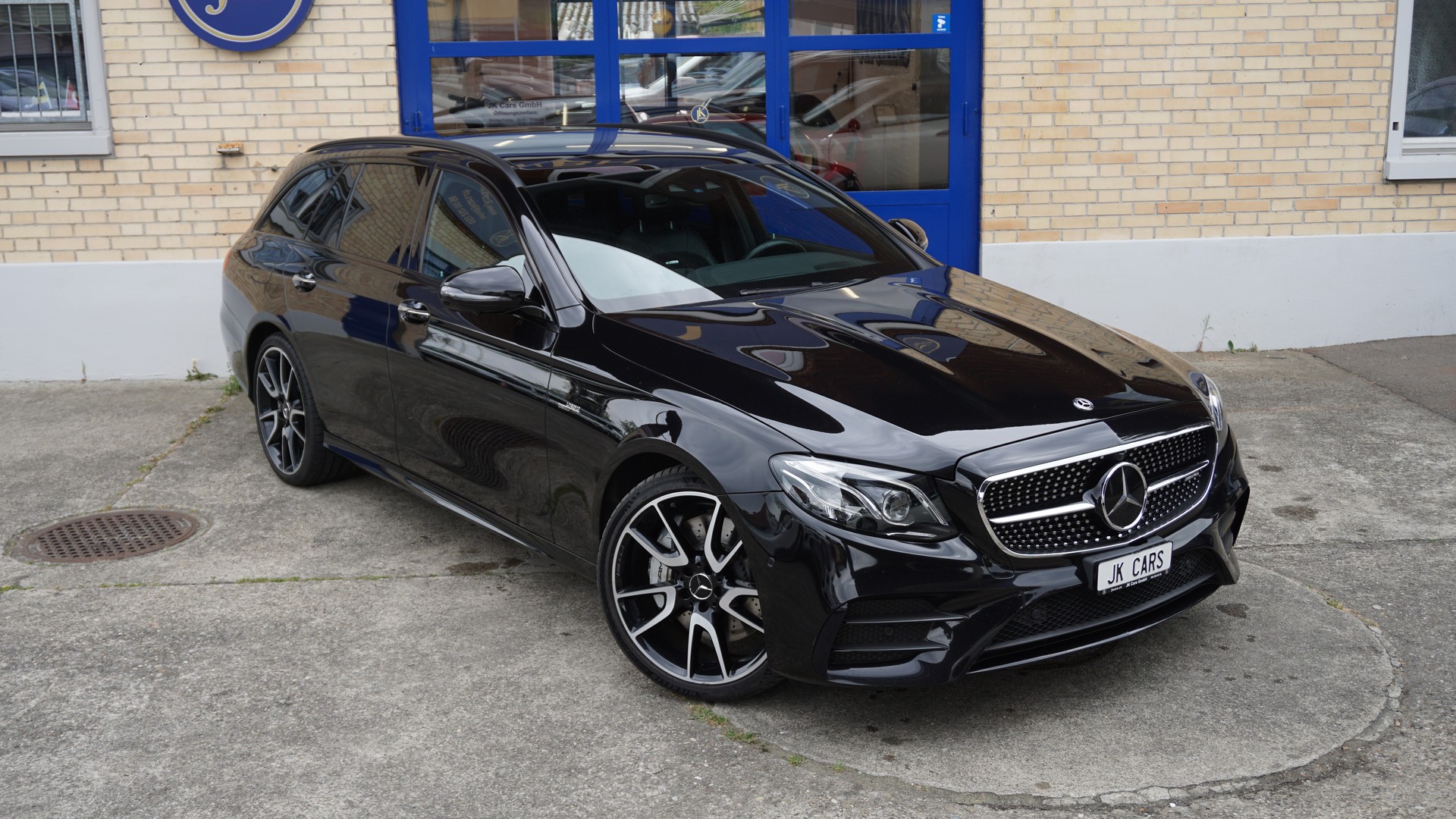 MERCEDES-BENZ E 53 AMG 4Matic 9G-Tronic-showroom-element-2