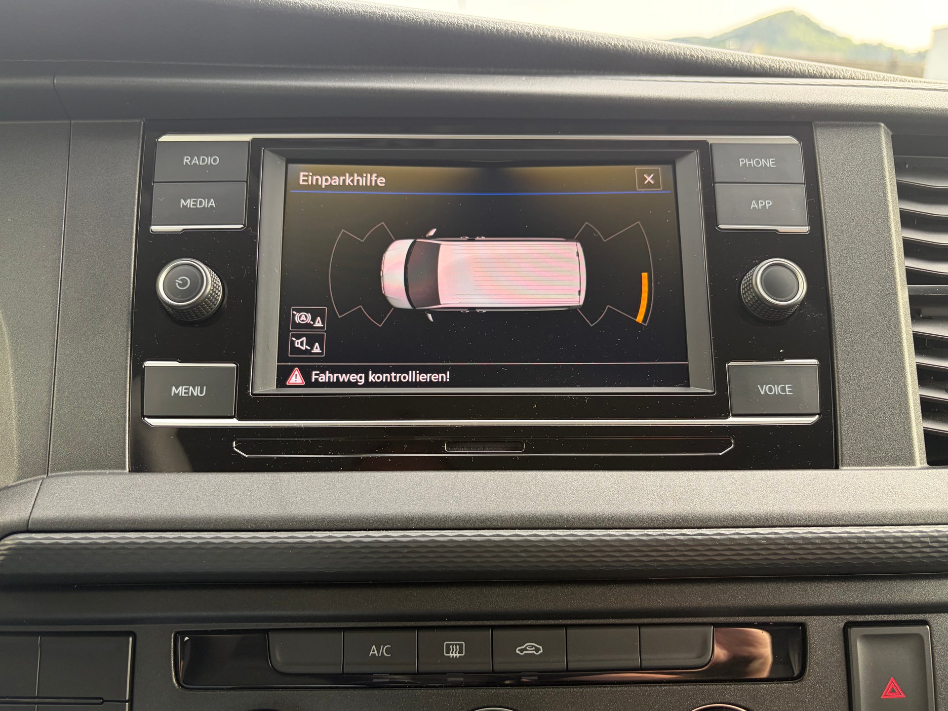 VW T6.1 2.0 TDI Entry-image-13