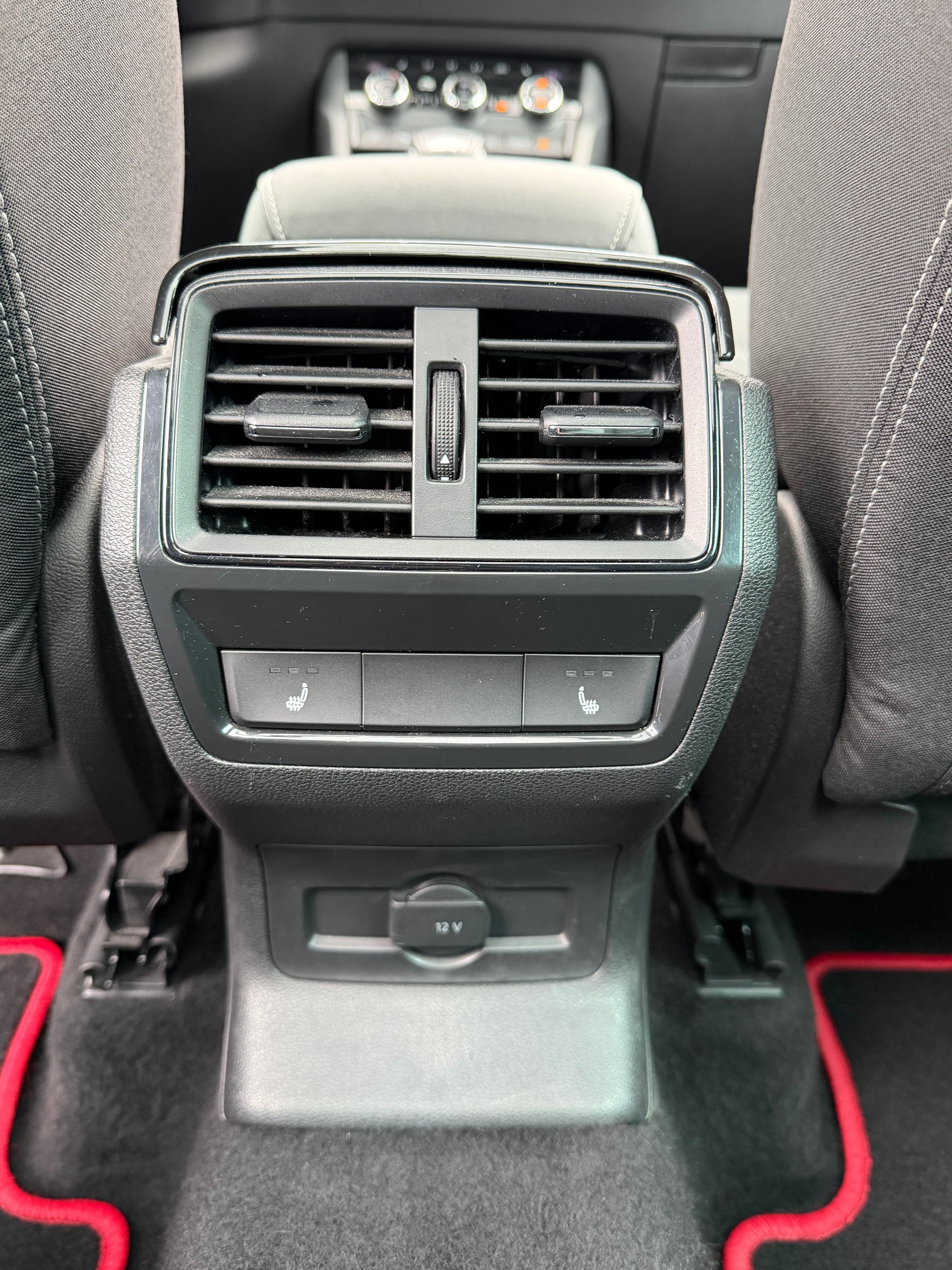 SKODA Karoq 2.0 TSI SportLine 4x4 DSG-image-10