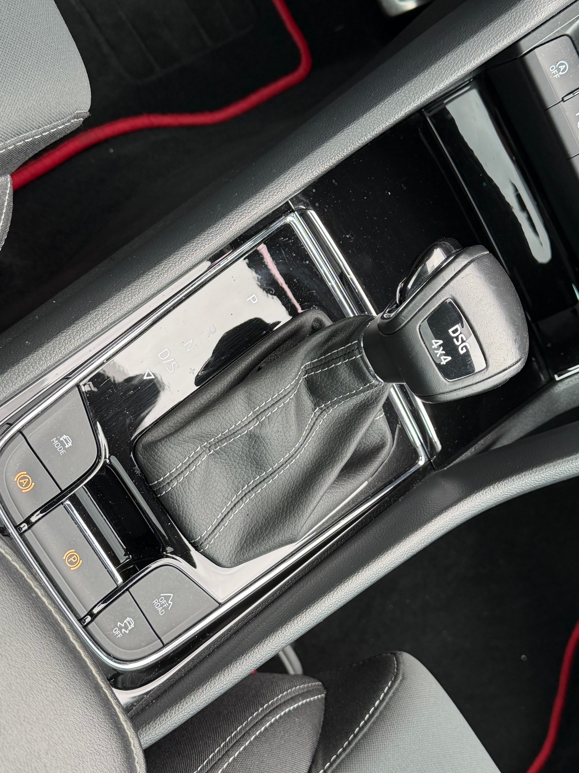SKODA Karoq 2.0 TSI SportLine 4x4 DSG-image-19