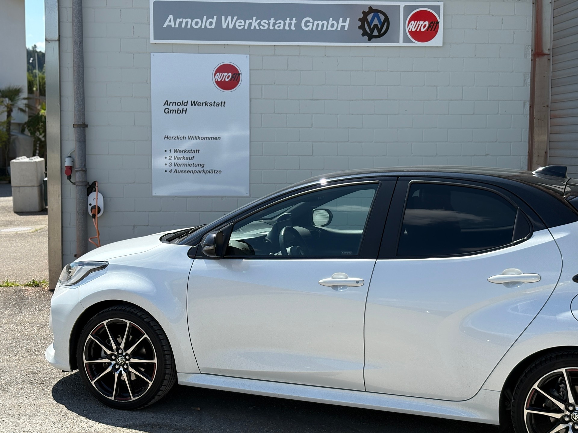 TOYOTA Yaris 1.5 GR Sport e-CVT-image-2