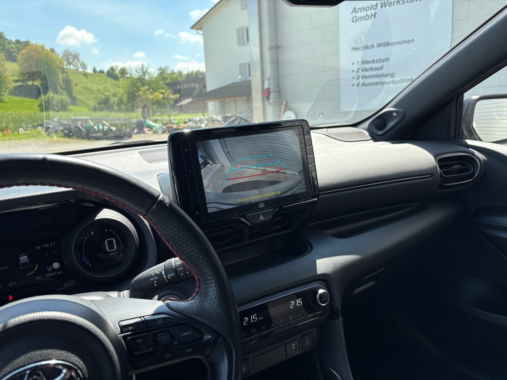 TOYOTA Yaris 1.5 GR Sport e-CVT-image-12