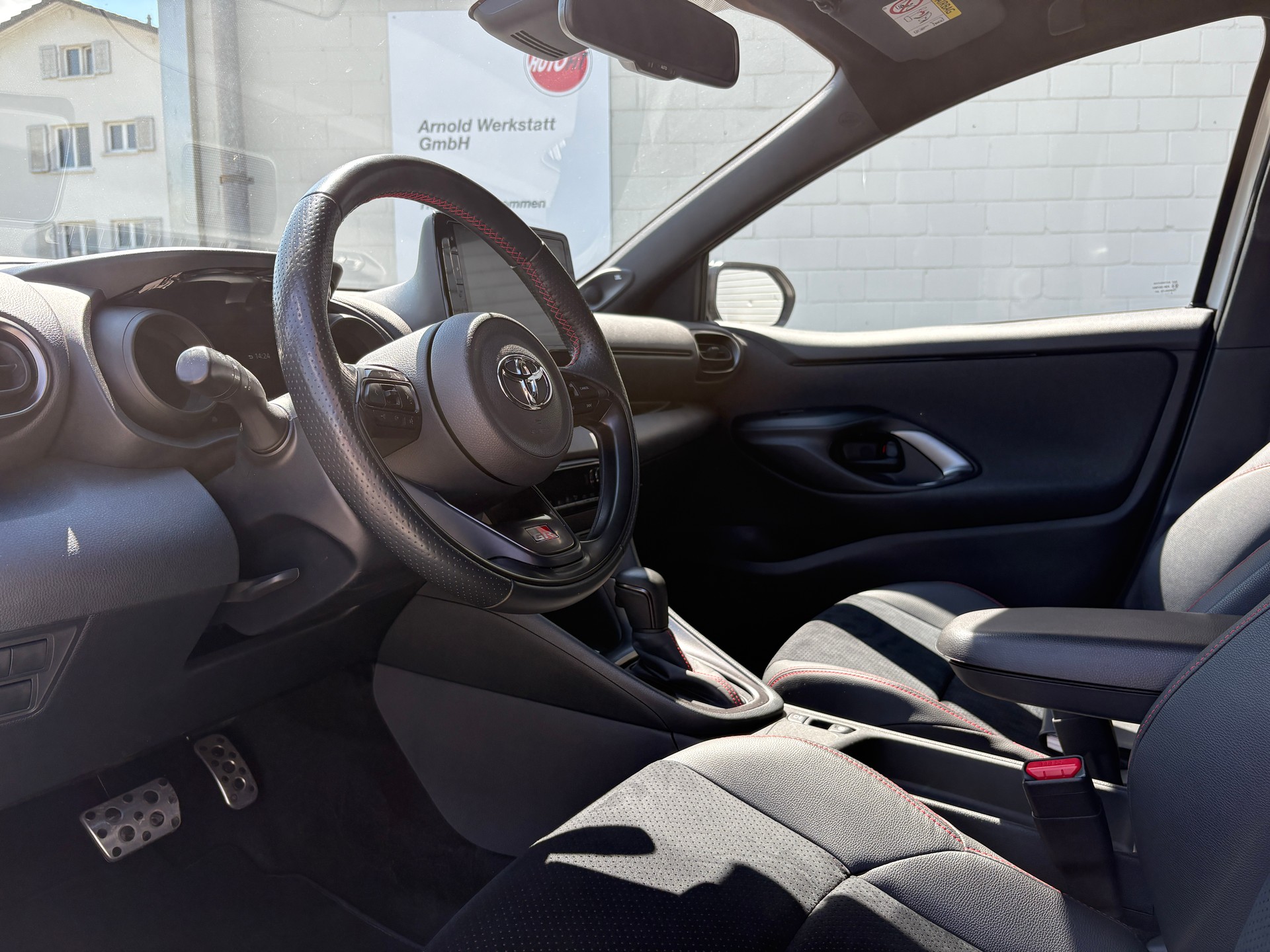 TOYOTA Yaris 1.5 GR Sport e-CVT-image-8