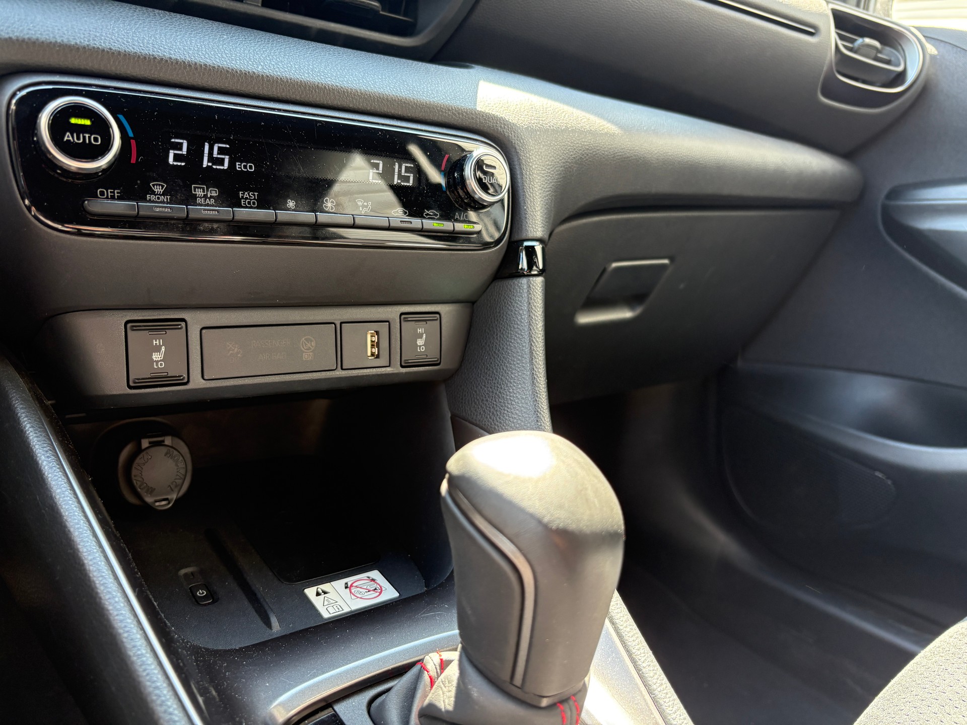 TOYOTA Yaris 1.5 GR Sport e-CVT-image-13