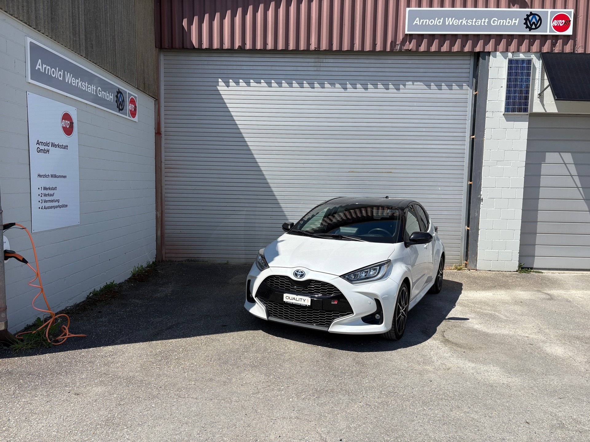 TOYOTA Yaris 1.5 GR Sport e-CVT-image-1