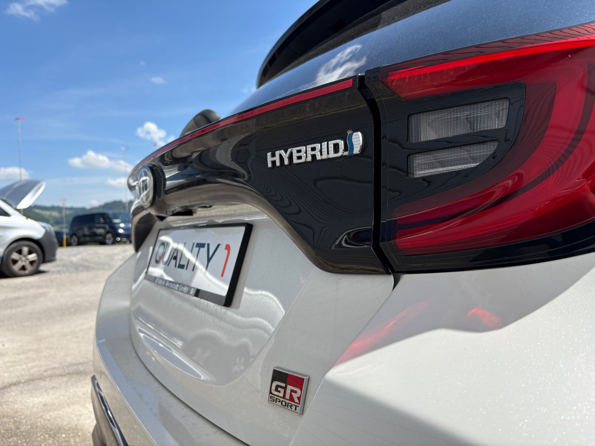 TOYOTA Yaris 1.5 GR Sport e-CVT-image-5