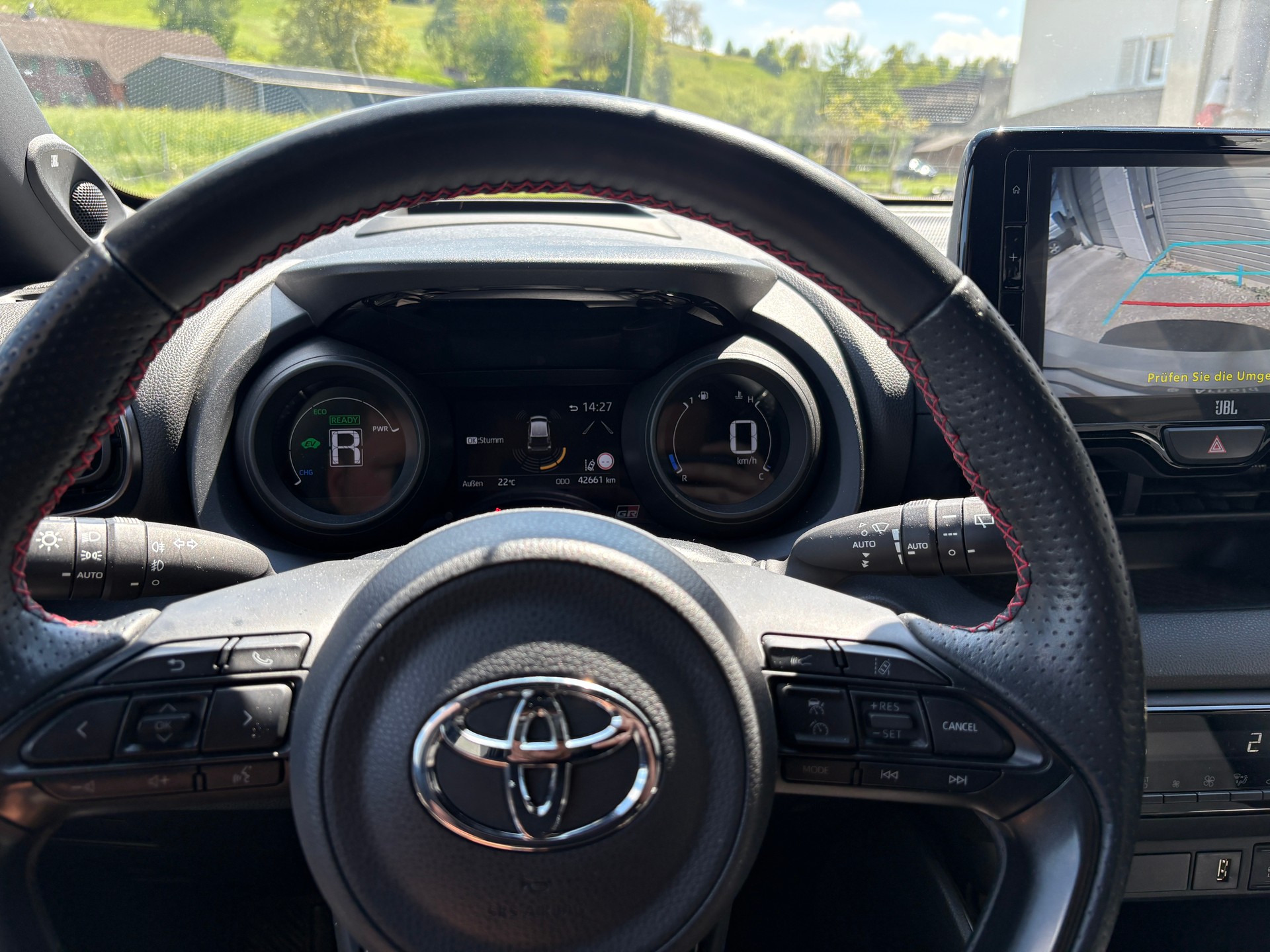 TOYOTA Yaris 1.5 GR Sport e-CVT-image-11