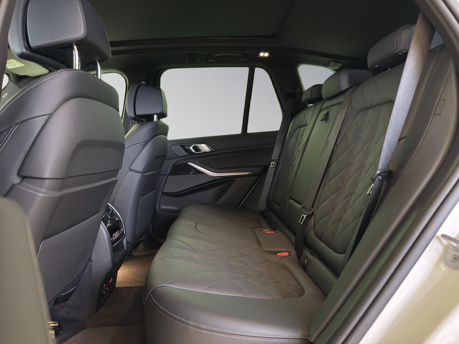 BMW X5 30d xDrive M-SportPaket-image-16