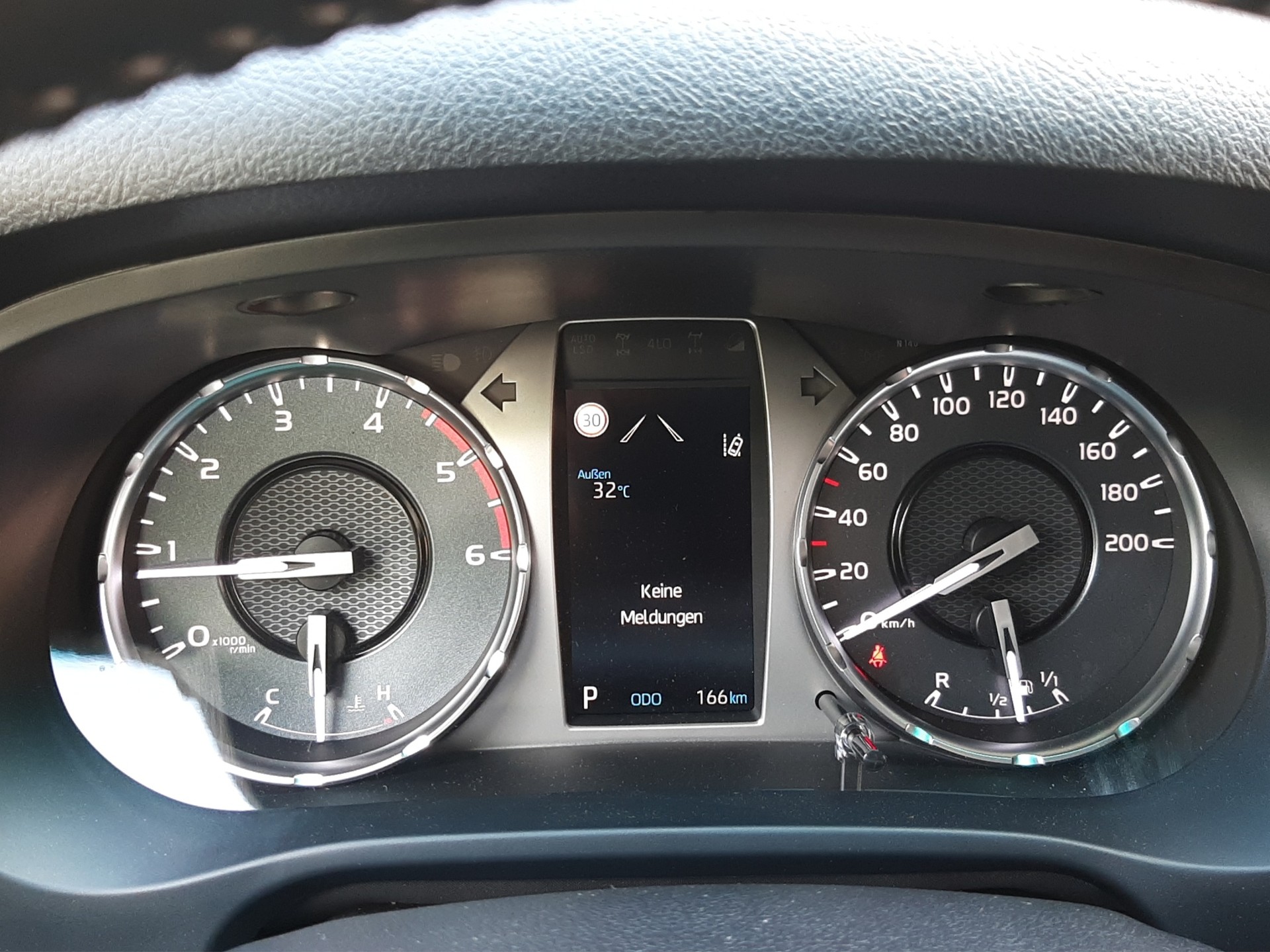 TOYOTA Hilux Double Cab.-Pick-up 2.8 D-4D 204 Style MHEV-image-7