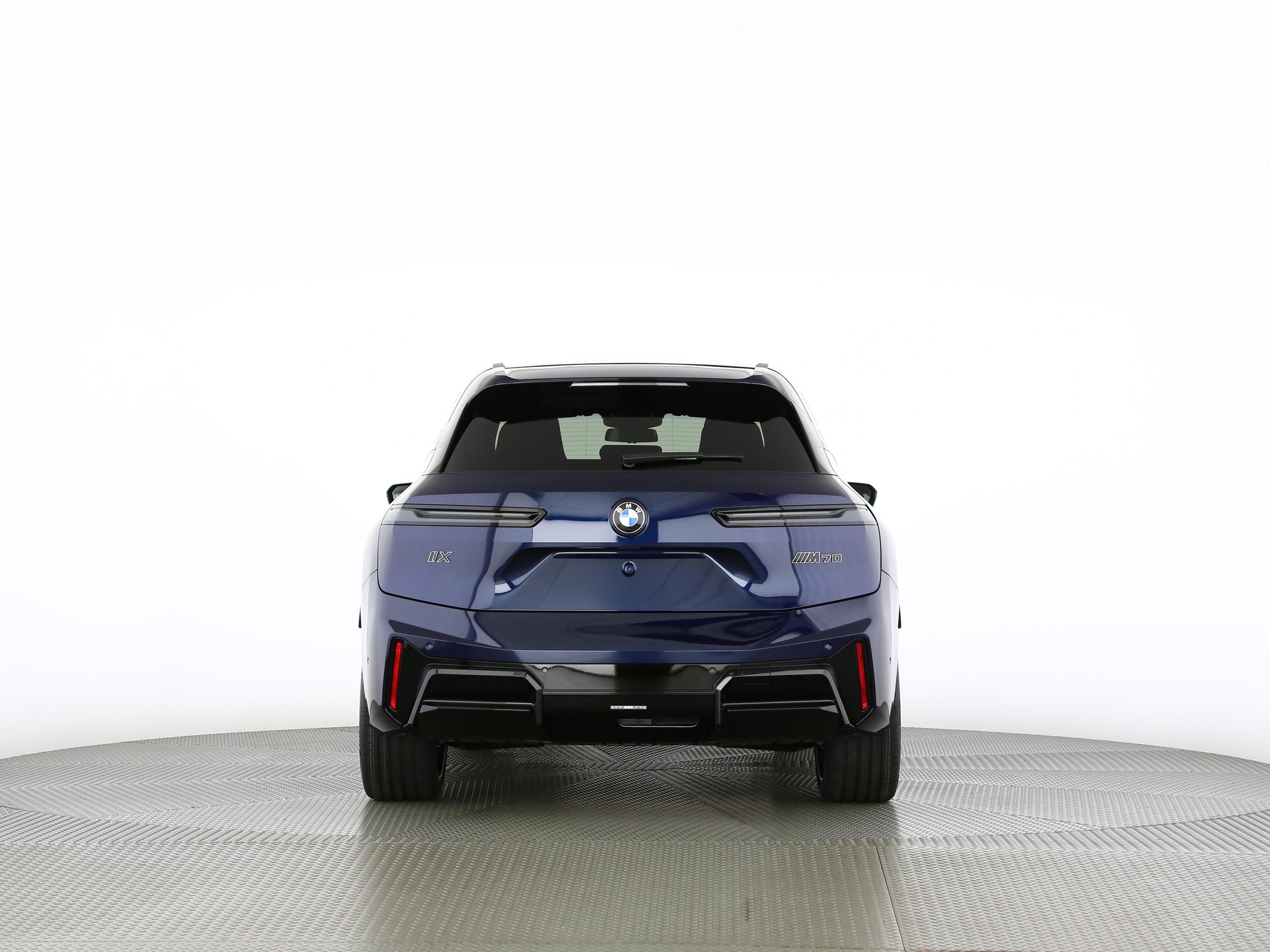 BMW iX M70-showroom-element-3