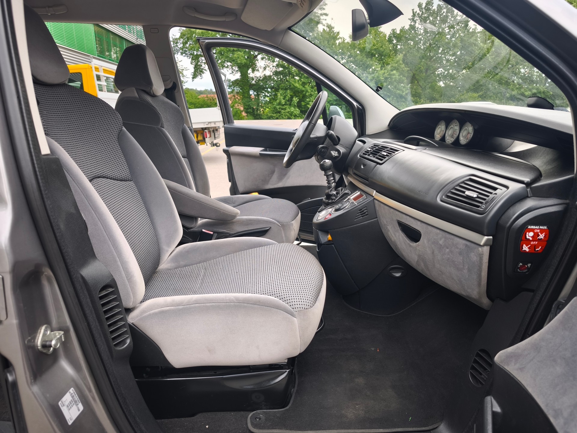 PEUGEOT 807 2.0 16V HDi Allure-image-6