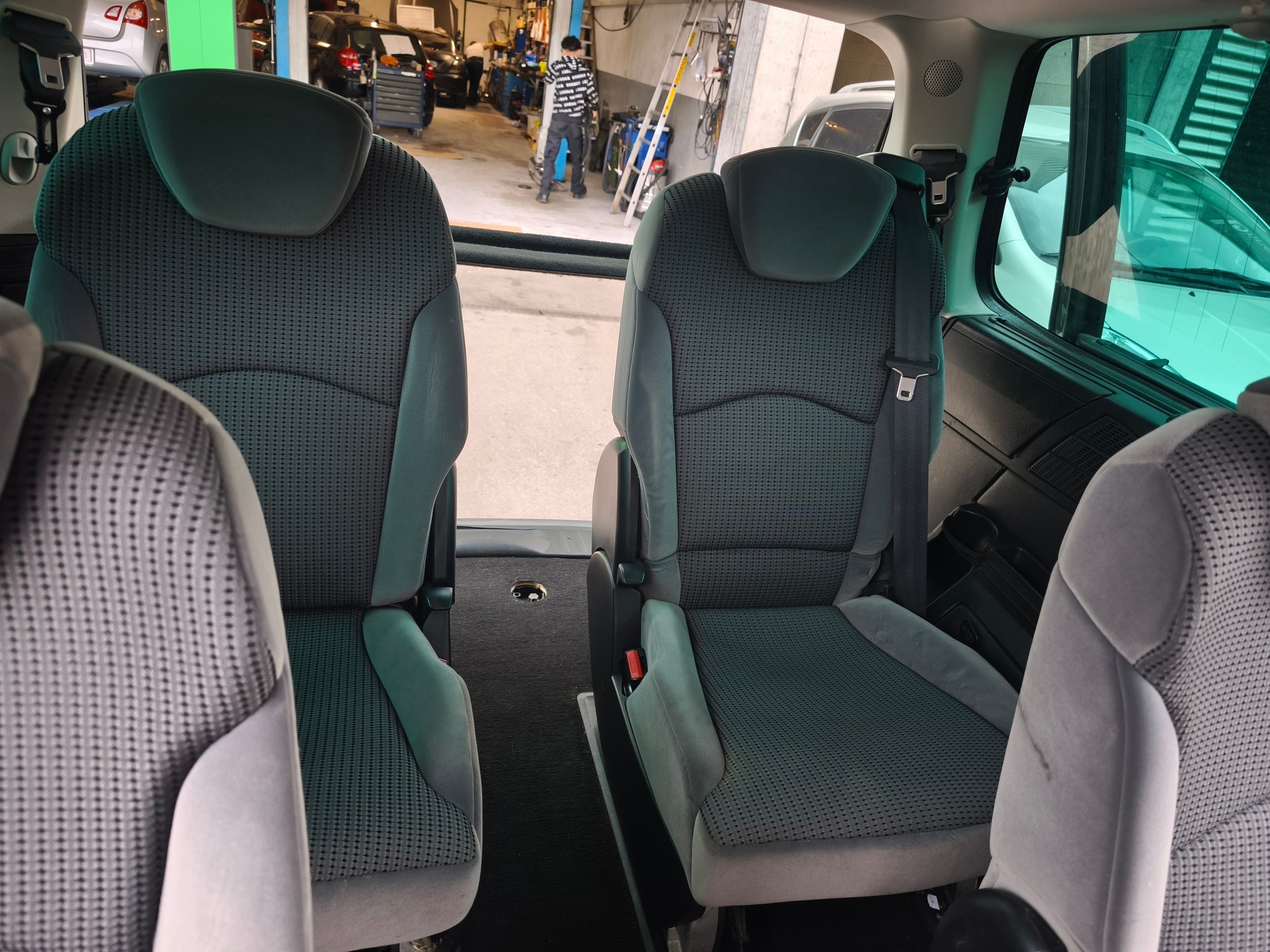 PEUGEOT 807 2.0 16V HDi Allure-image-9