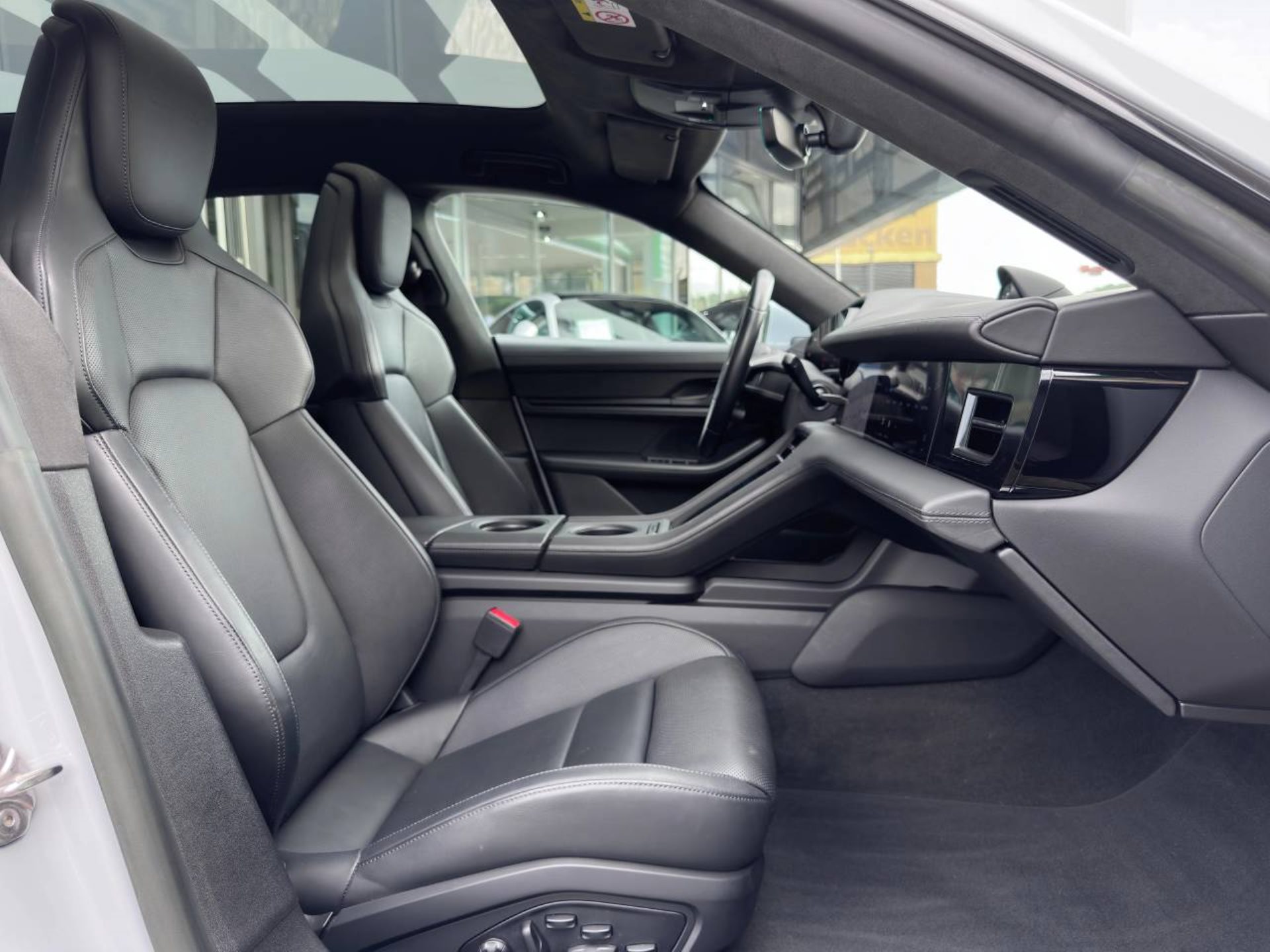PORSCHE Taycan Turbo Sport Turismo-image-17