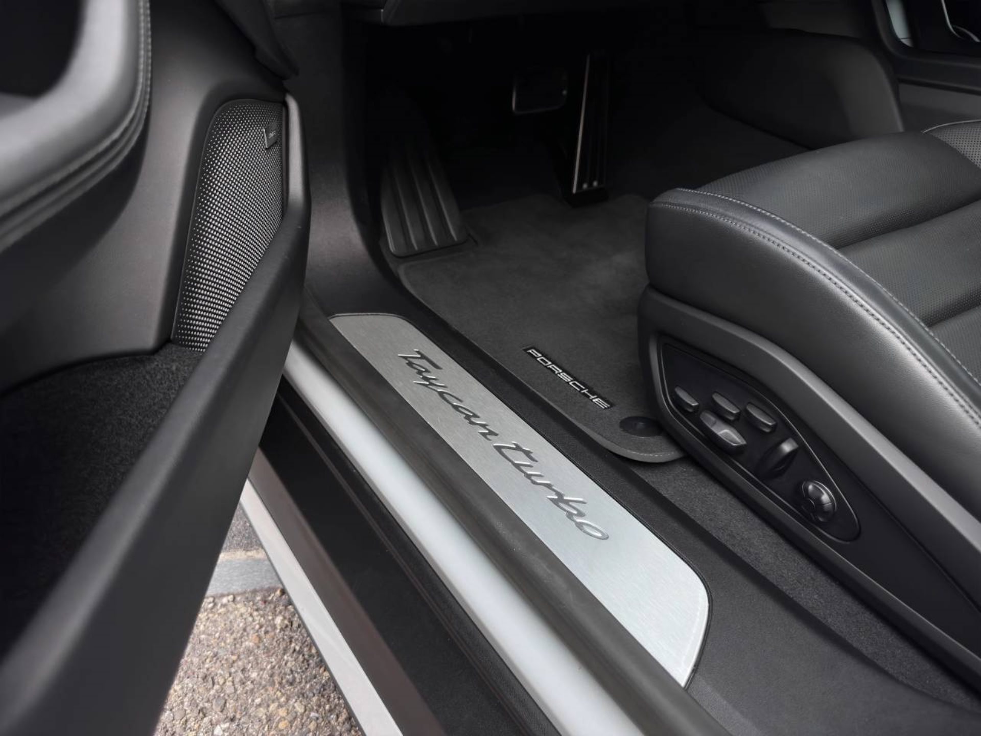 PORSCHE Taycan Turbo Sport Turismo-image-21