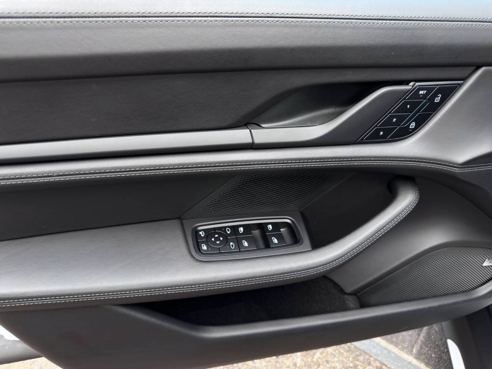 PORSCHE Taycan Turbo Sport Turismo-image-22