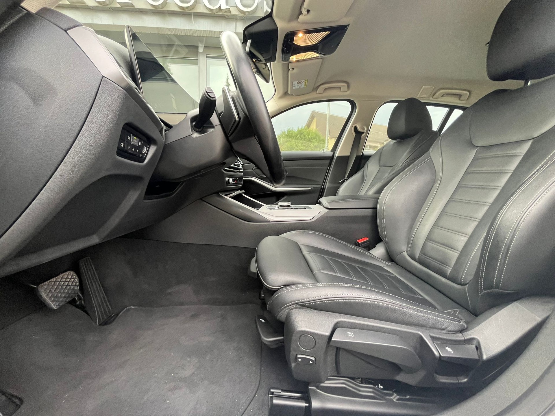 BMW 320d xDrive 48V Touring Steptronic-image-19