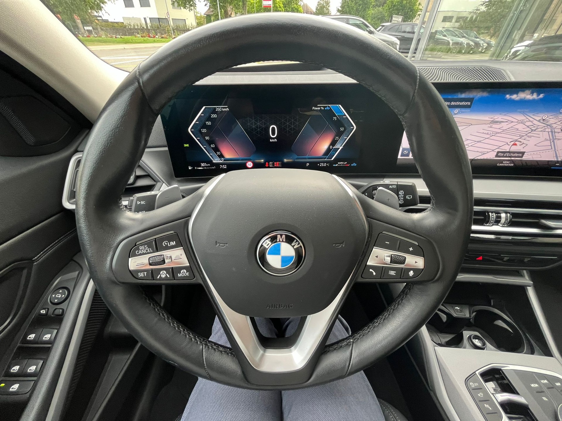 BMW 320d xDrive 48V Touring Steptronic-image-12