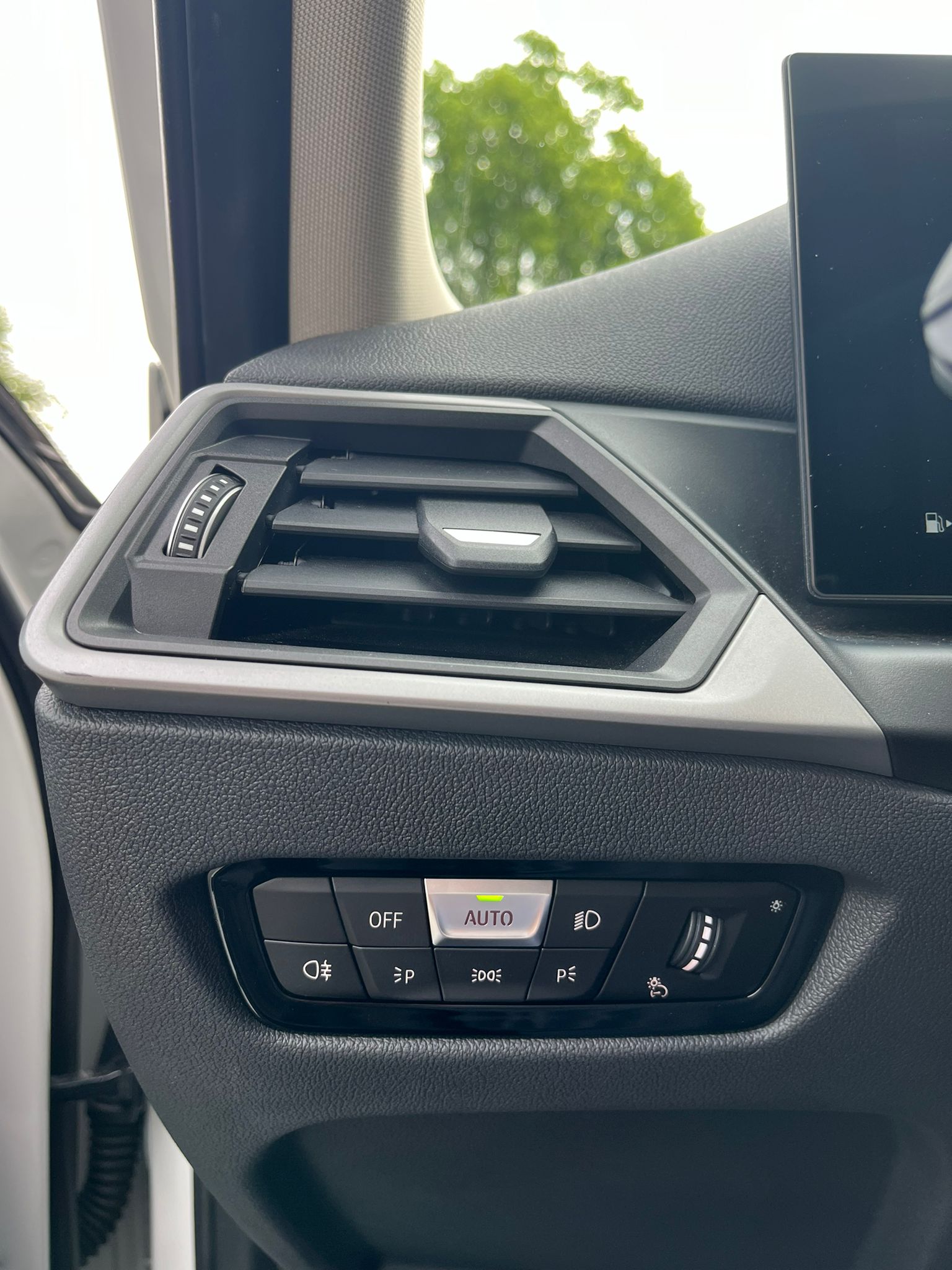 BMW 320d xDrive 48V Touring Steptronic-image-21