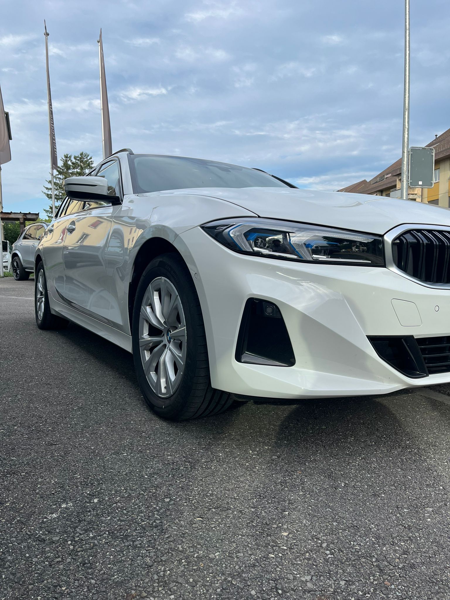 BMW 320d xDrive 48V Touring Steptronic-image-6