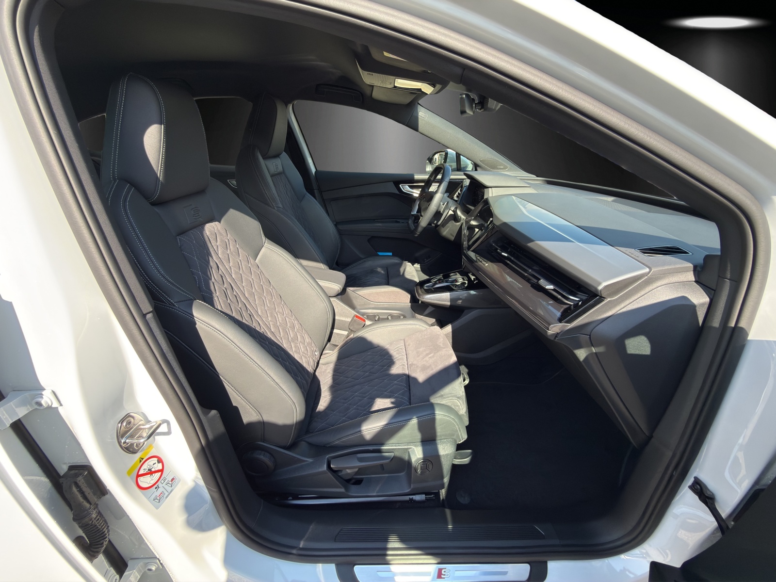 AUDI Q4 Sportback e-tron 50 quattro-image-9