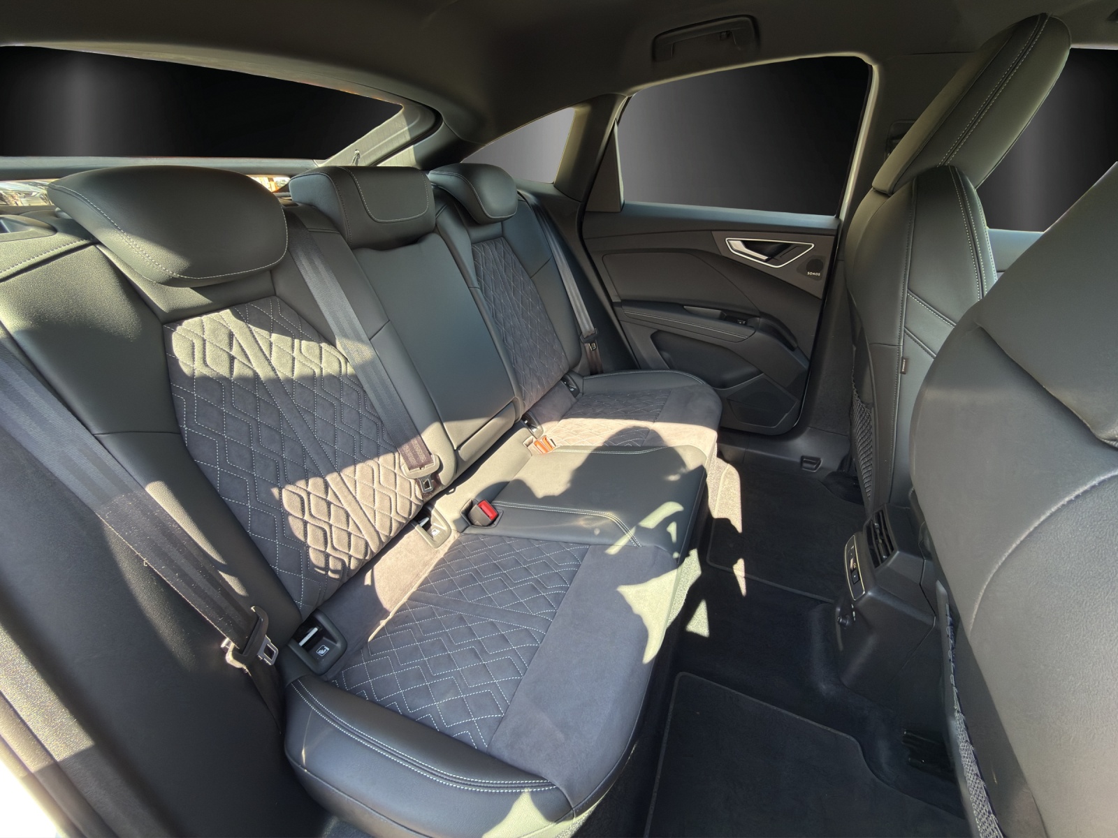 AUDI Q4 Sportback e-tron 50 quattro-image-8