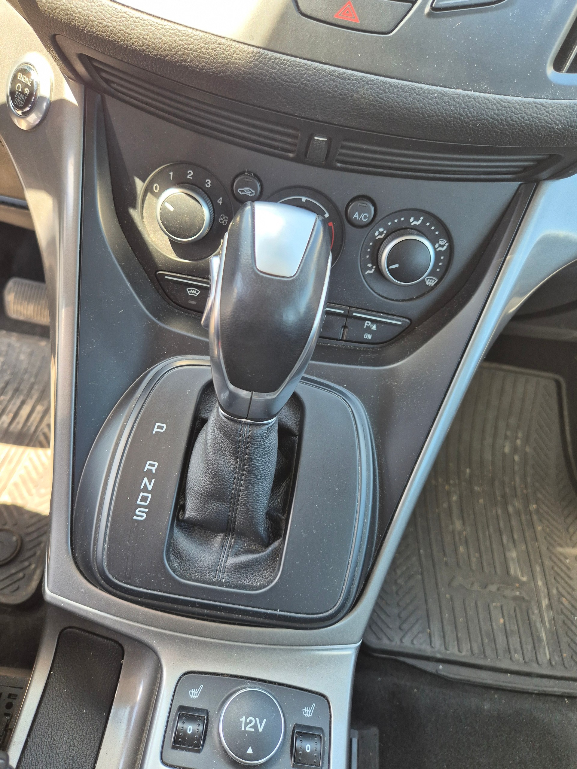 FORD Kuga 2.0 TDCi Carving 4WD PowerShift-image-13