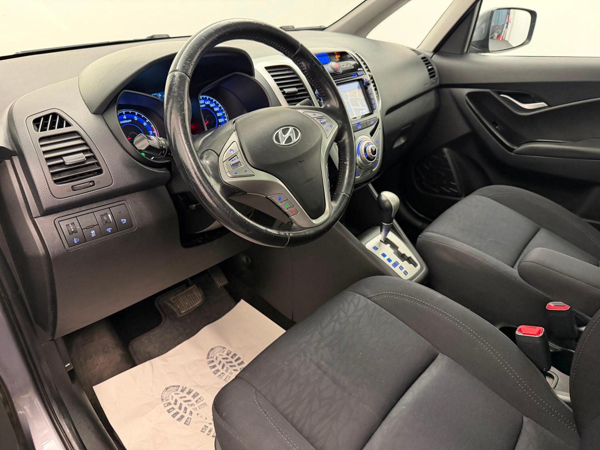 HYUNDAI ix20 1.6 Style-image-8