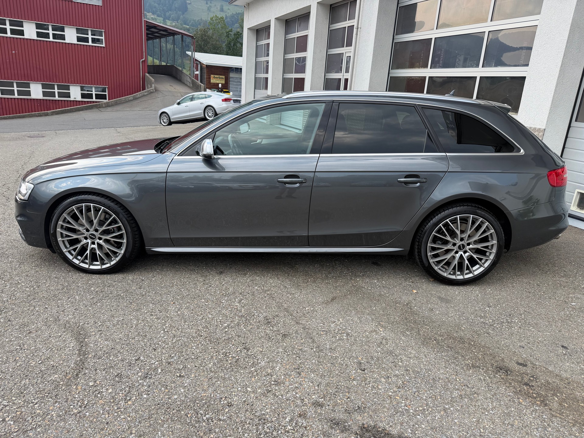 AUDI S4 Avant 3.0 TFSI quattro S-tronic-showroom-element-1