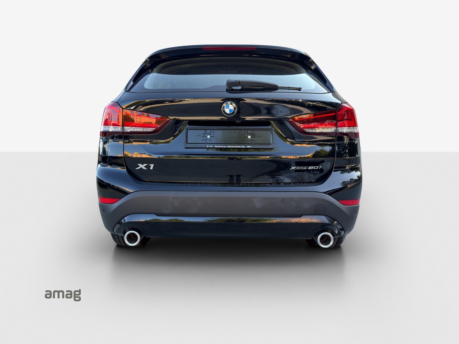BMW X1 xDrive 20i Essential Edition Steptronic-showroom-element-3