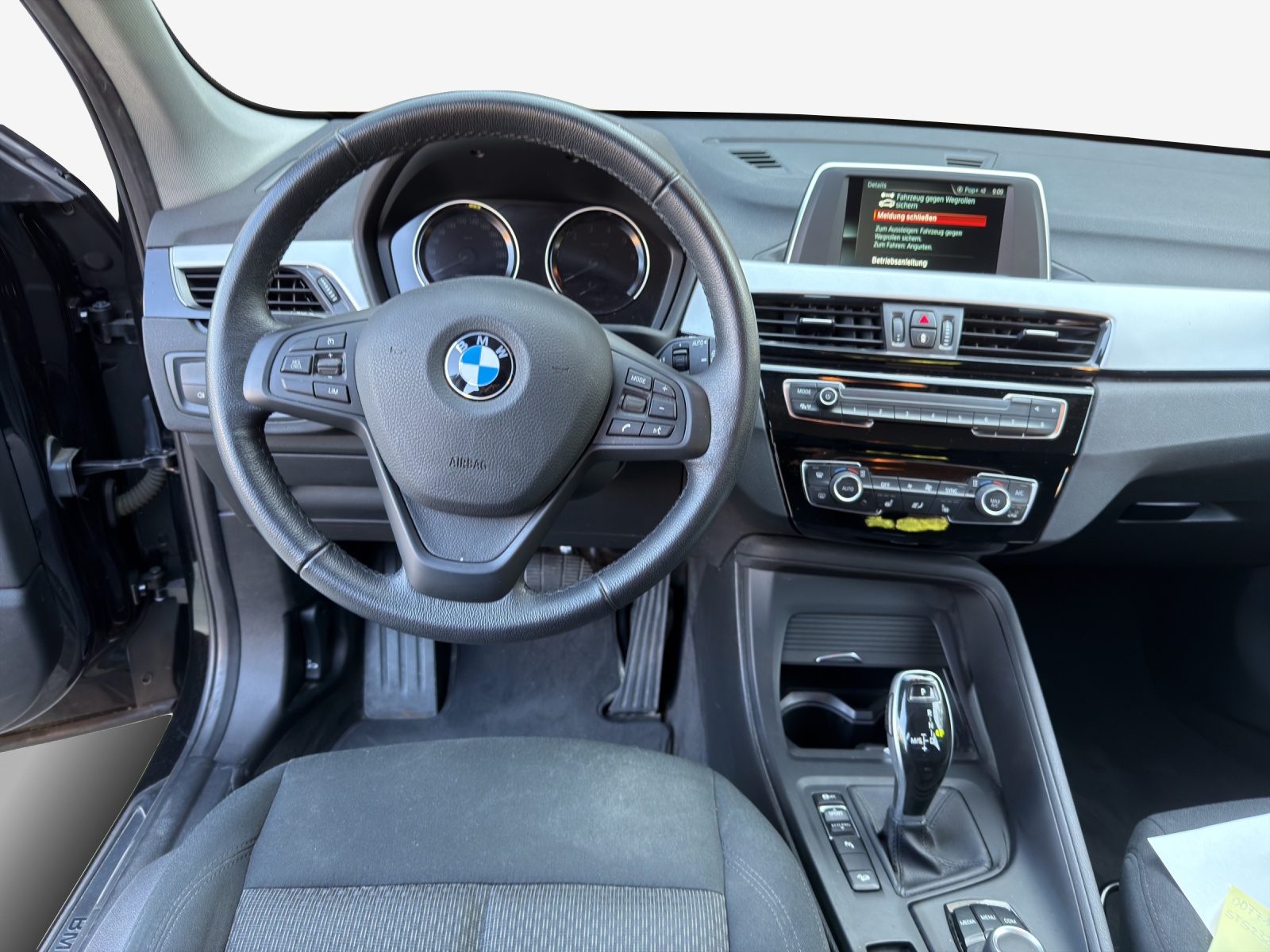 BMW X1 xDrive 20i Essential Edition Steptronic-image-8