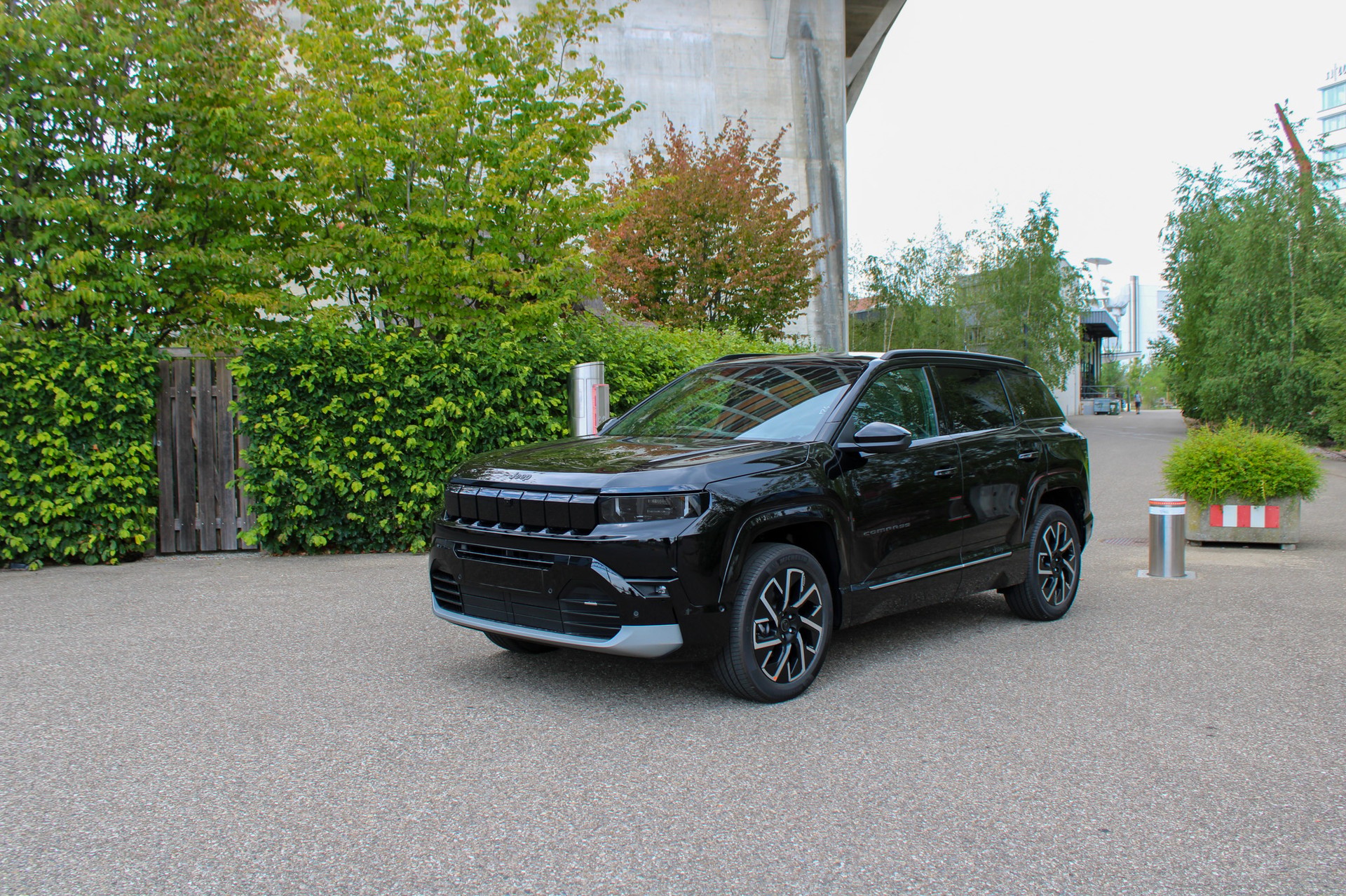JEEP Compass 1.2 T e-Hybrid Summit-showroom-element-2