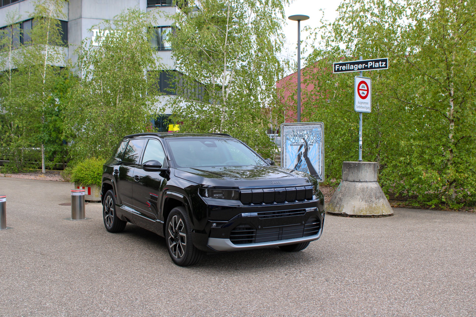 JEEP Compass 1.2 T e-Hybrid Summit-showroom-element-1
