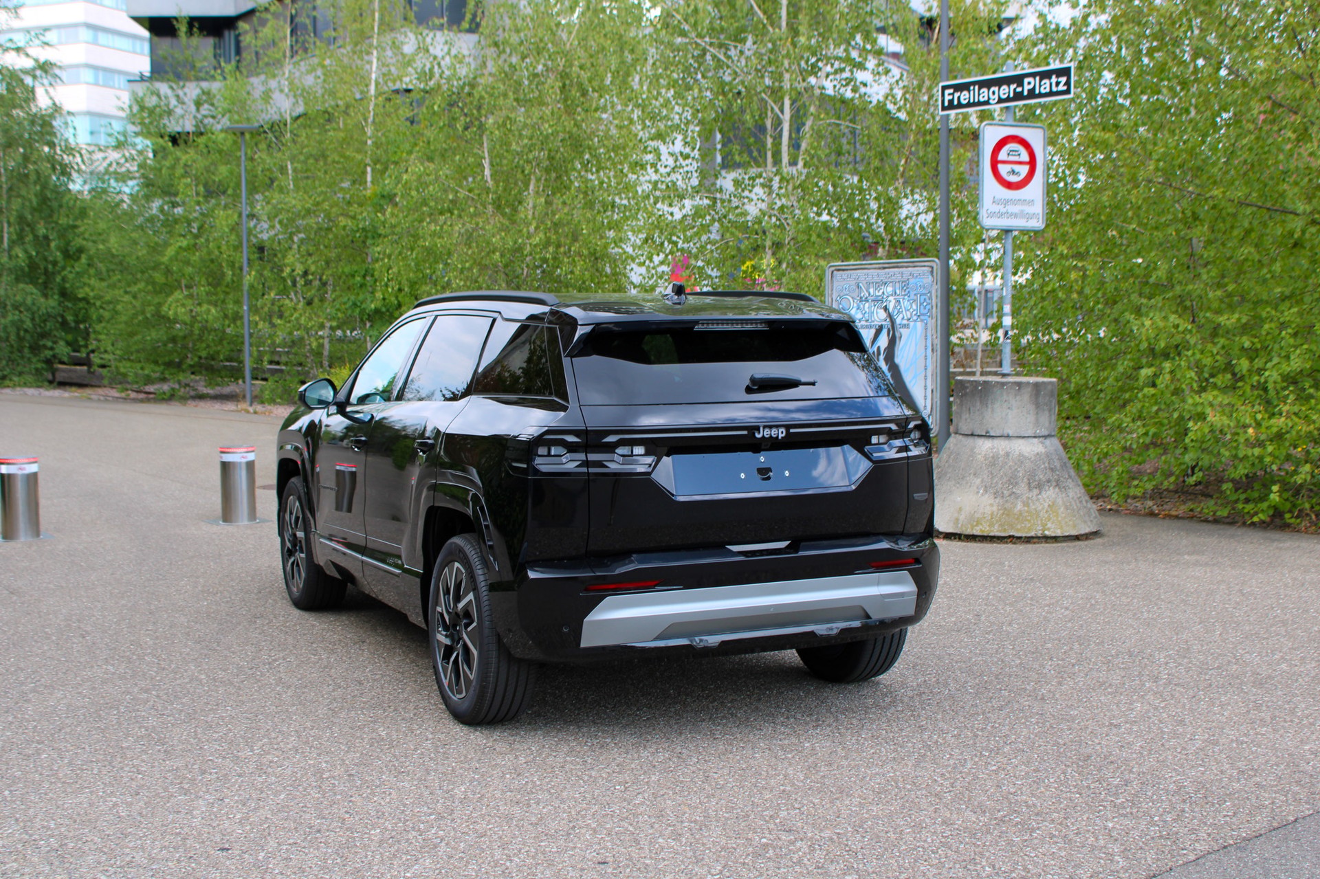 JEEP Compass 1.2 T e-Hybrid Summit-showroom-element-3