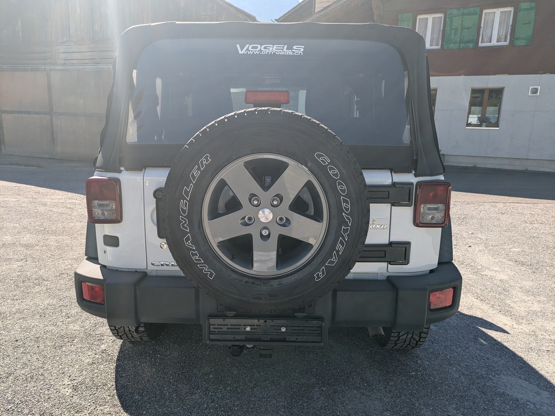 JEEP Wrangler 2.8 CRD Sport-showroom-element-3