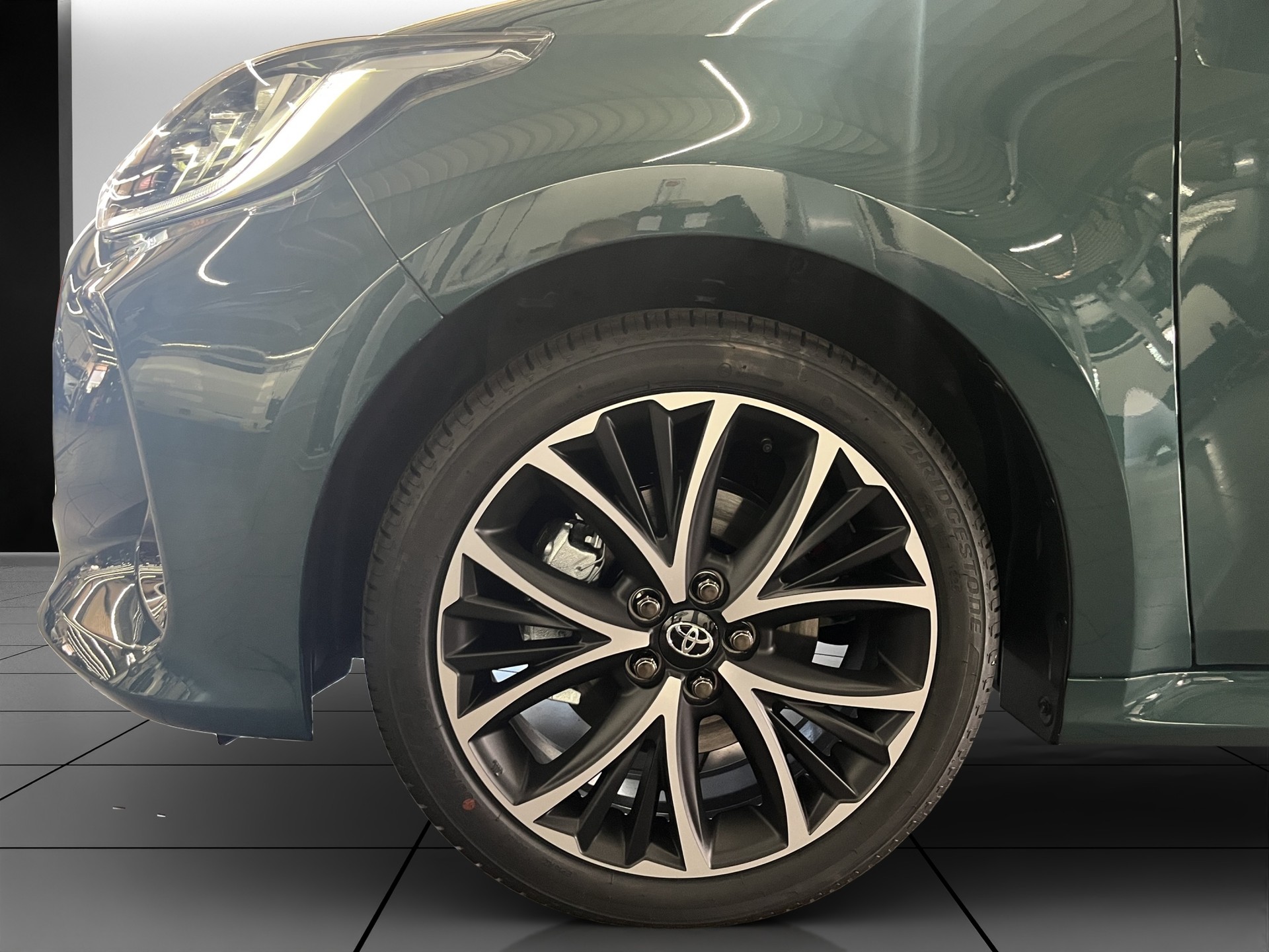 TOYOTA YARIS 1.5 VVT-i HSD Trend-image-14