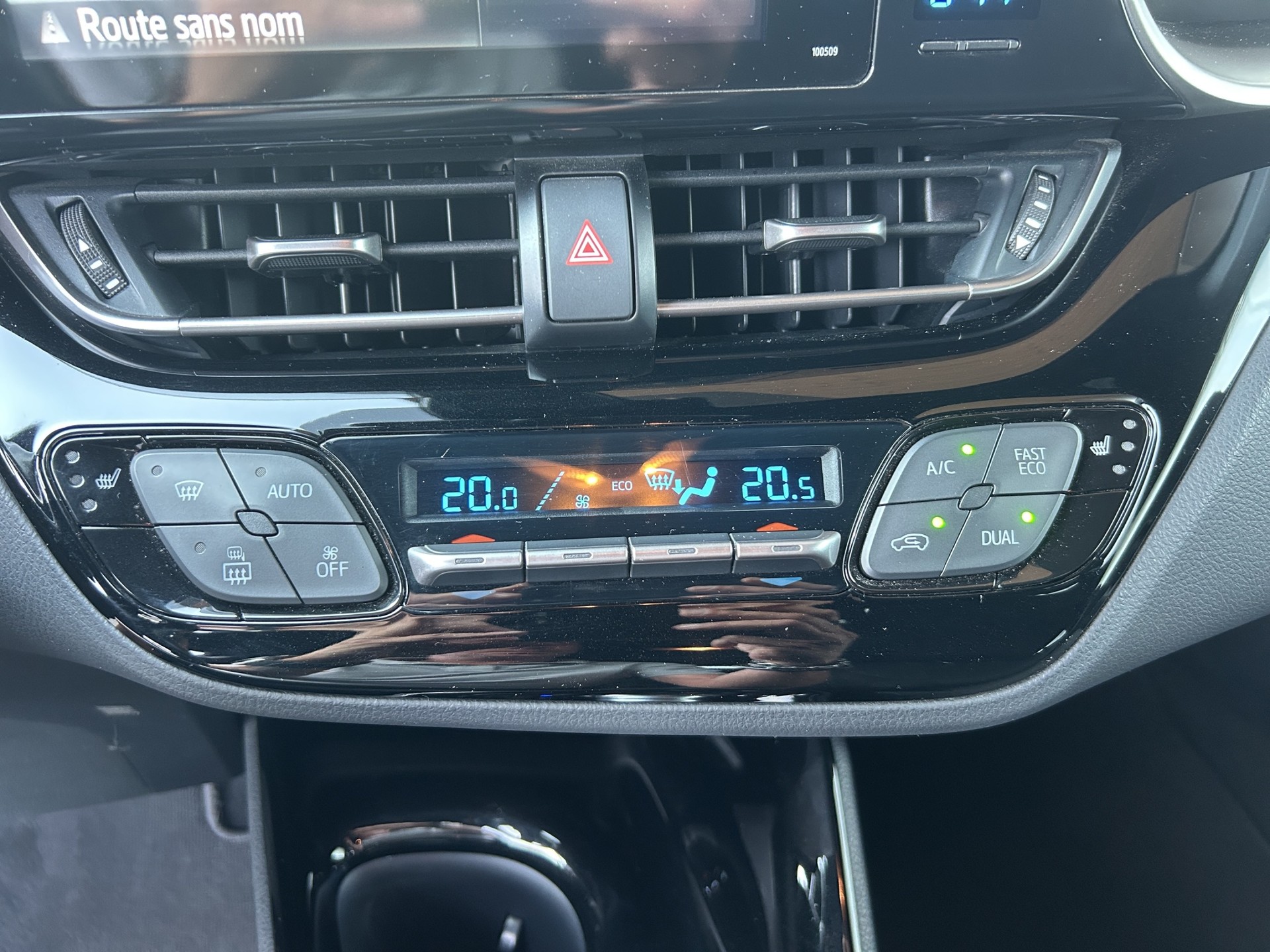 TOYOTA C-HR 1.8 HSD Trend CVT-image-14