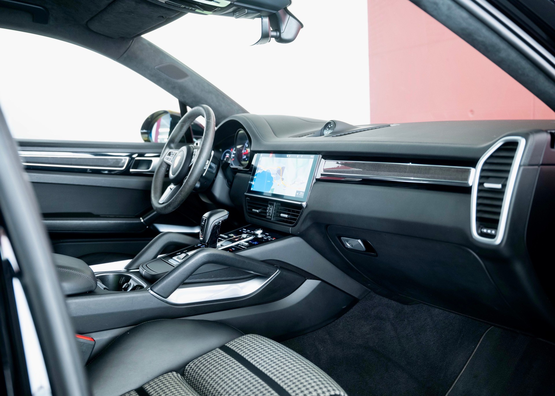 PORSCHE Cayenne Turbo Coupé (2nd hand, full Porsche history)-image-19
