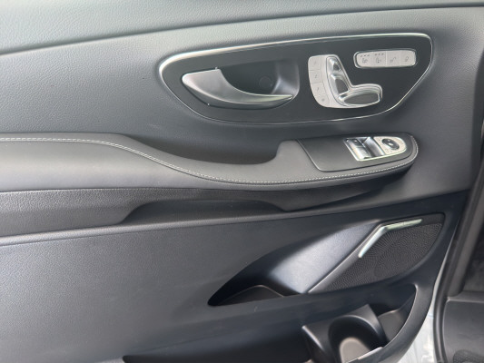 MERCEDES-BENZ V 300 d lang Exclus. 9G-T-image-9