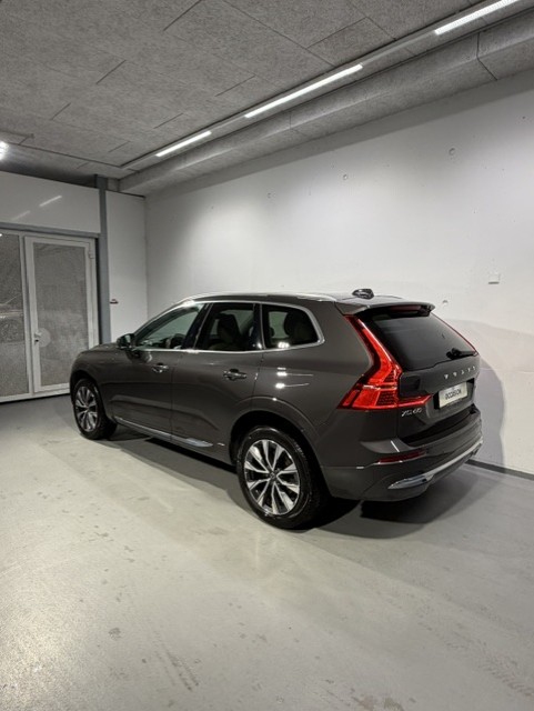 VOLVO XC60 2.0 B4 MH Plus Bright AWD-showroom-element-2