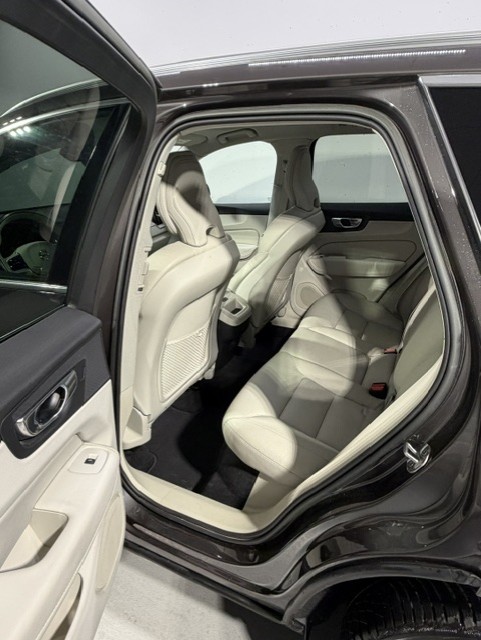 VOLVO XC60 2.0 B4 MH Plus Bright AWD-image-7