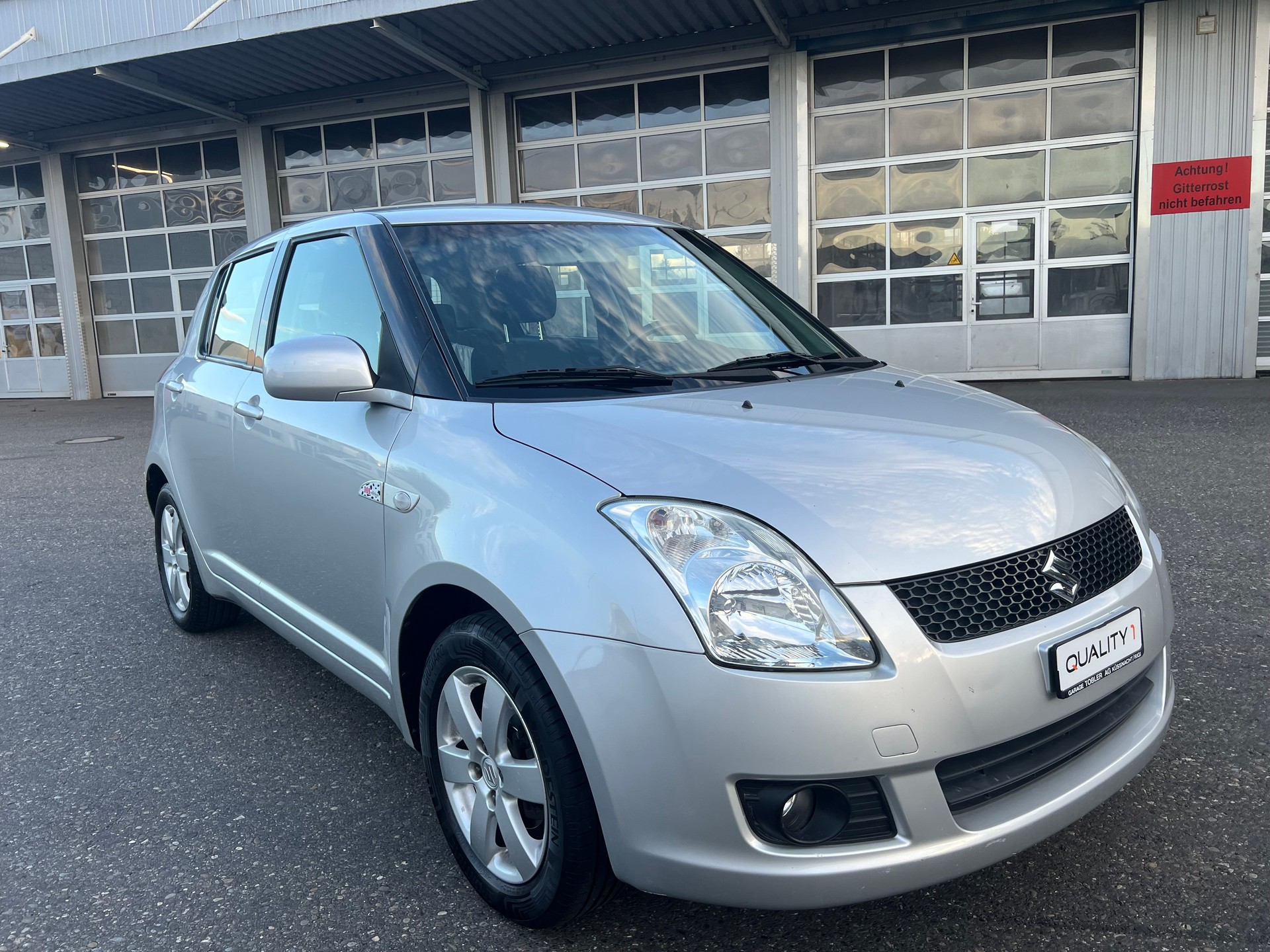 SUZUKI Swift 1.3i 16V GL Top 4x4-showroom-element-3