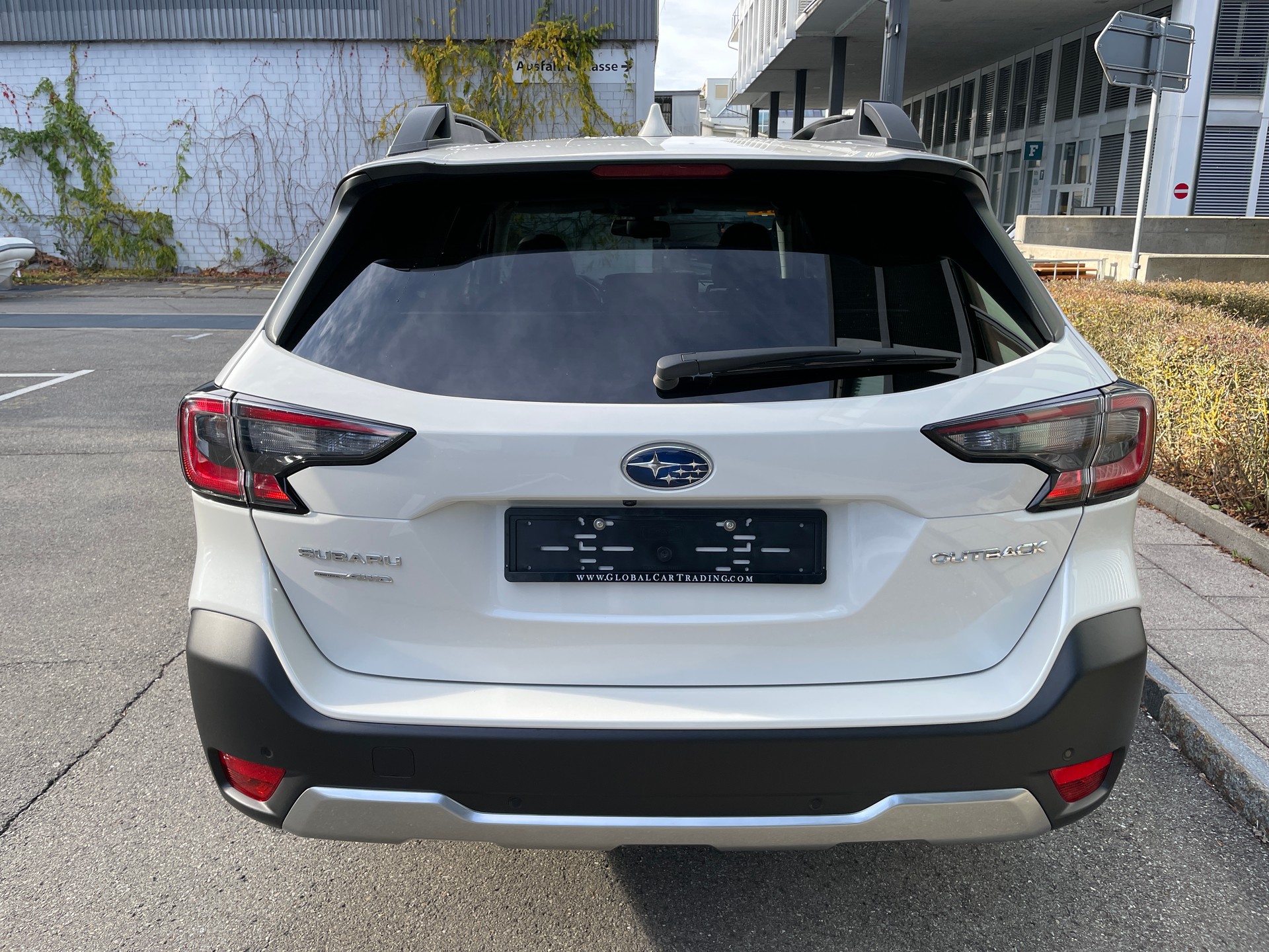 SUBARU Outback 2.5i Luxury AWD Limited-showroom-element-3